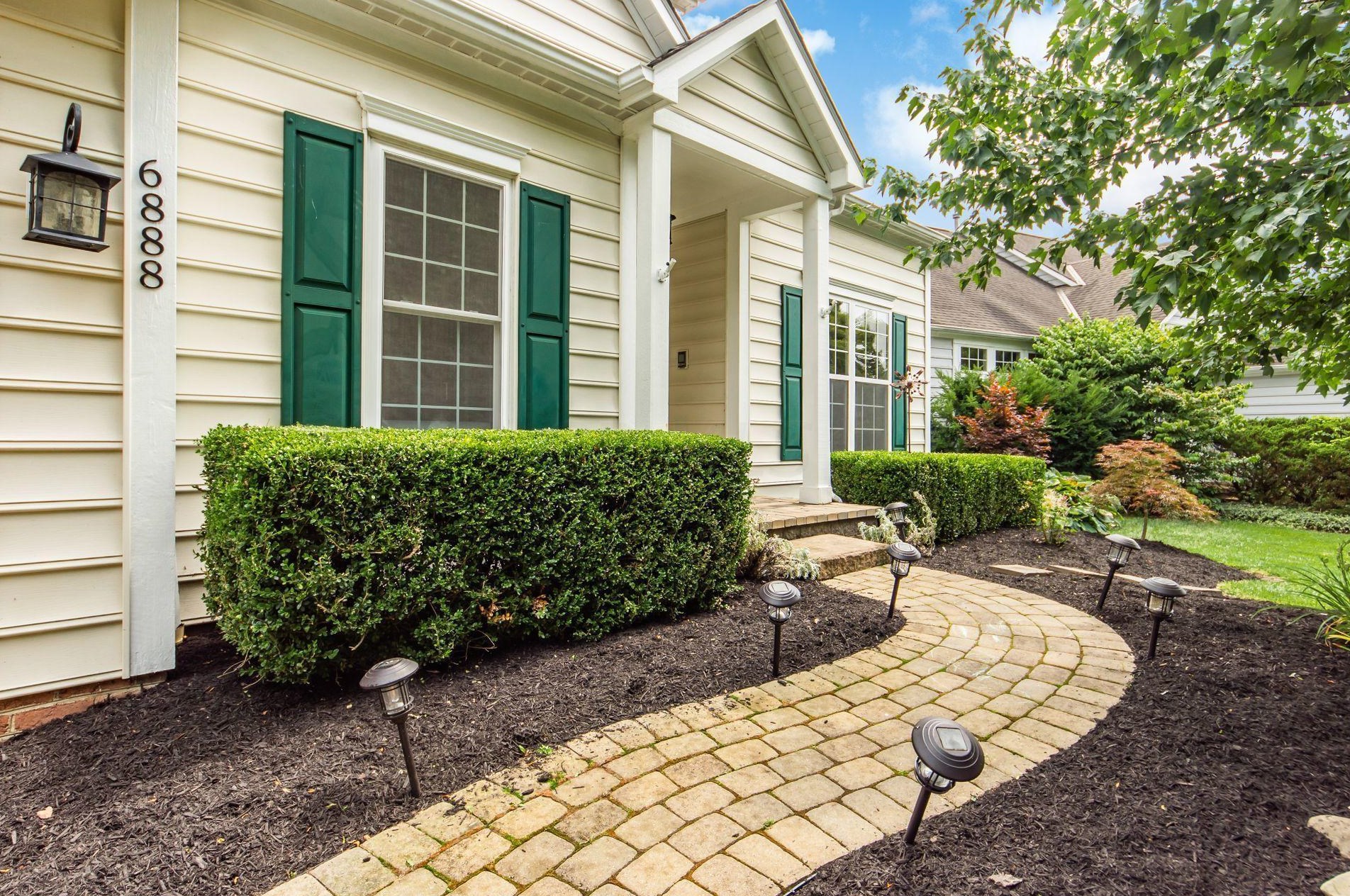 6888 Peachtree Cir, Westerville, OH 43082-8768