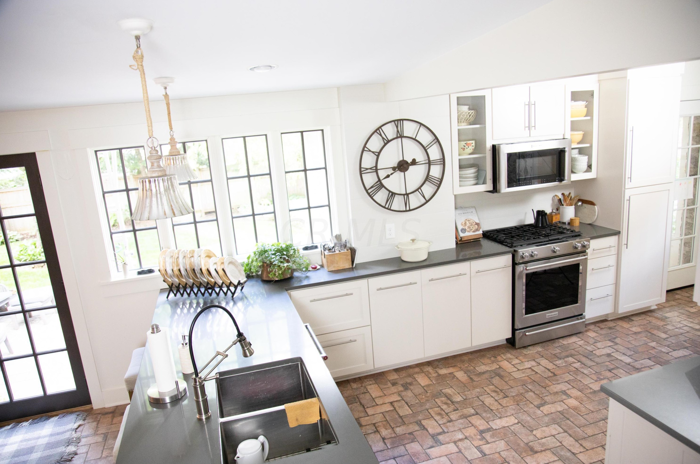 108 Jeffrey Pl, Columbus OH 43214-1706 exterior