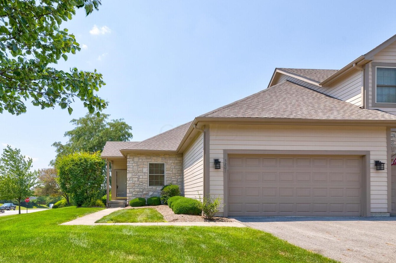 5201 Double Eagle Dr, Westerville, OH 43081