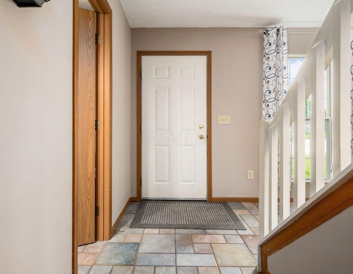 3992 Sandy Ridge Dr, Columbus, OH 43204-1598