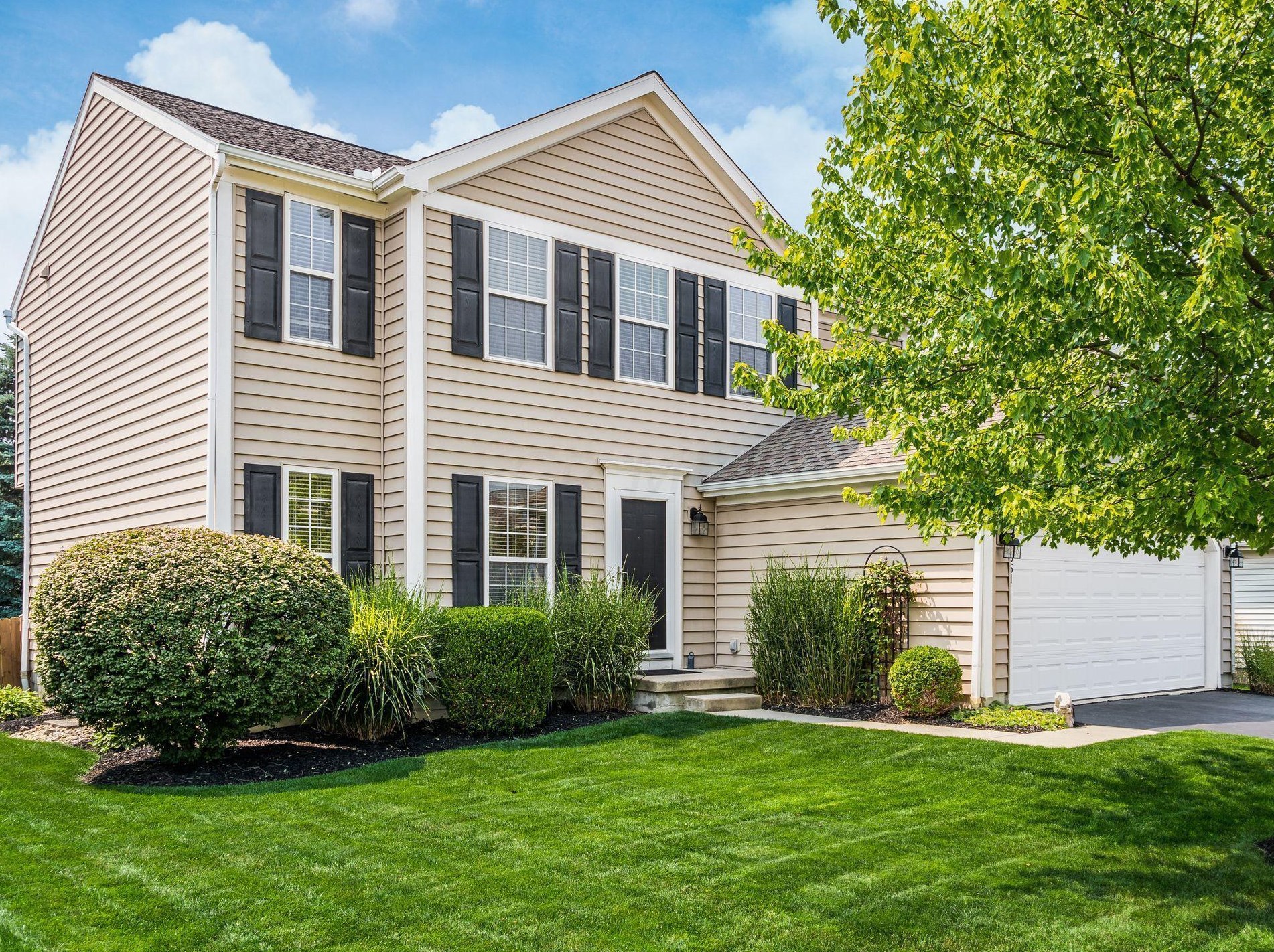 2951 Splitrock Rd, Columbus, OH 43221-1969