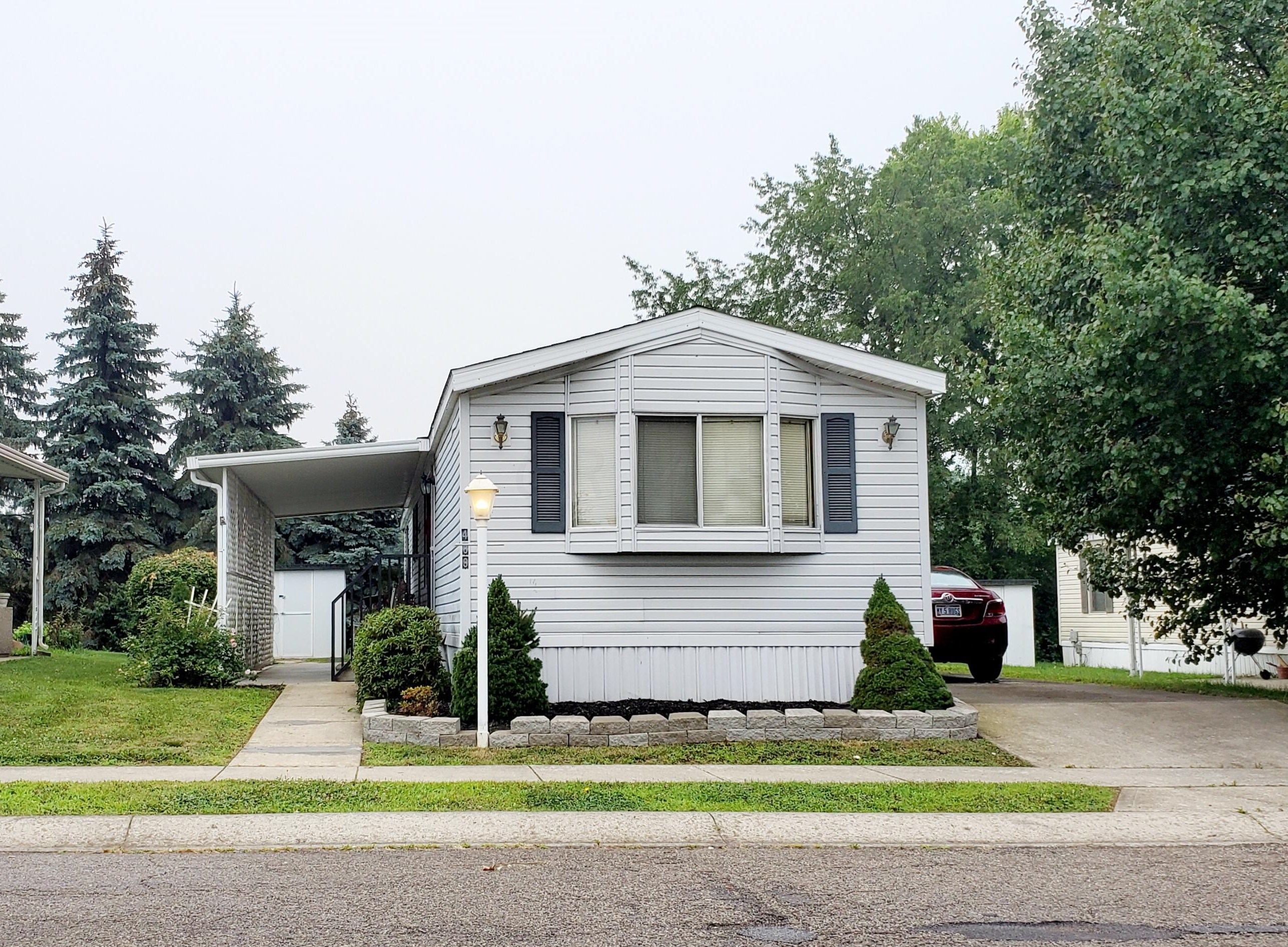 489 Shenandoah Valley Dr, Columbus, OH 43207-4065