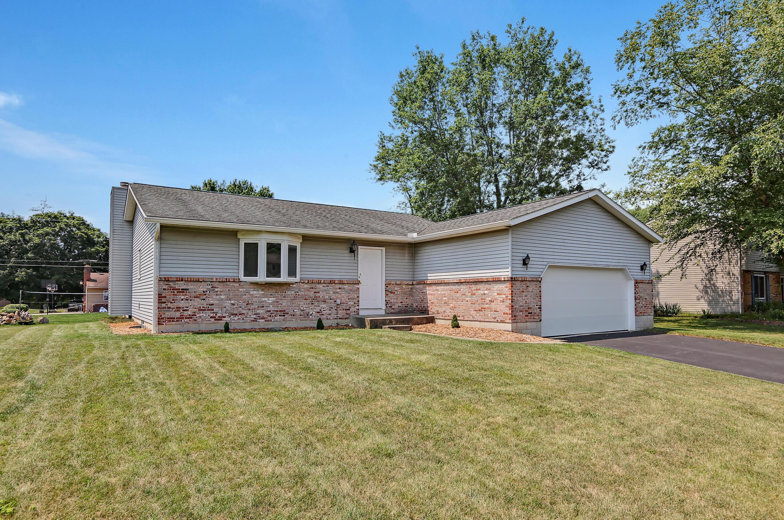 9935 Melody Ln, Pickerington, OH 43147-9690