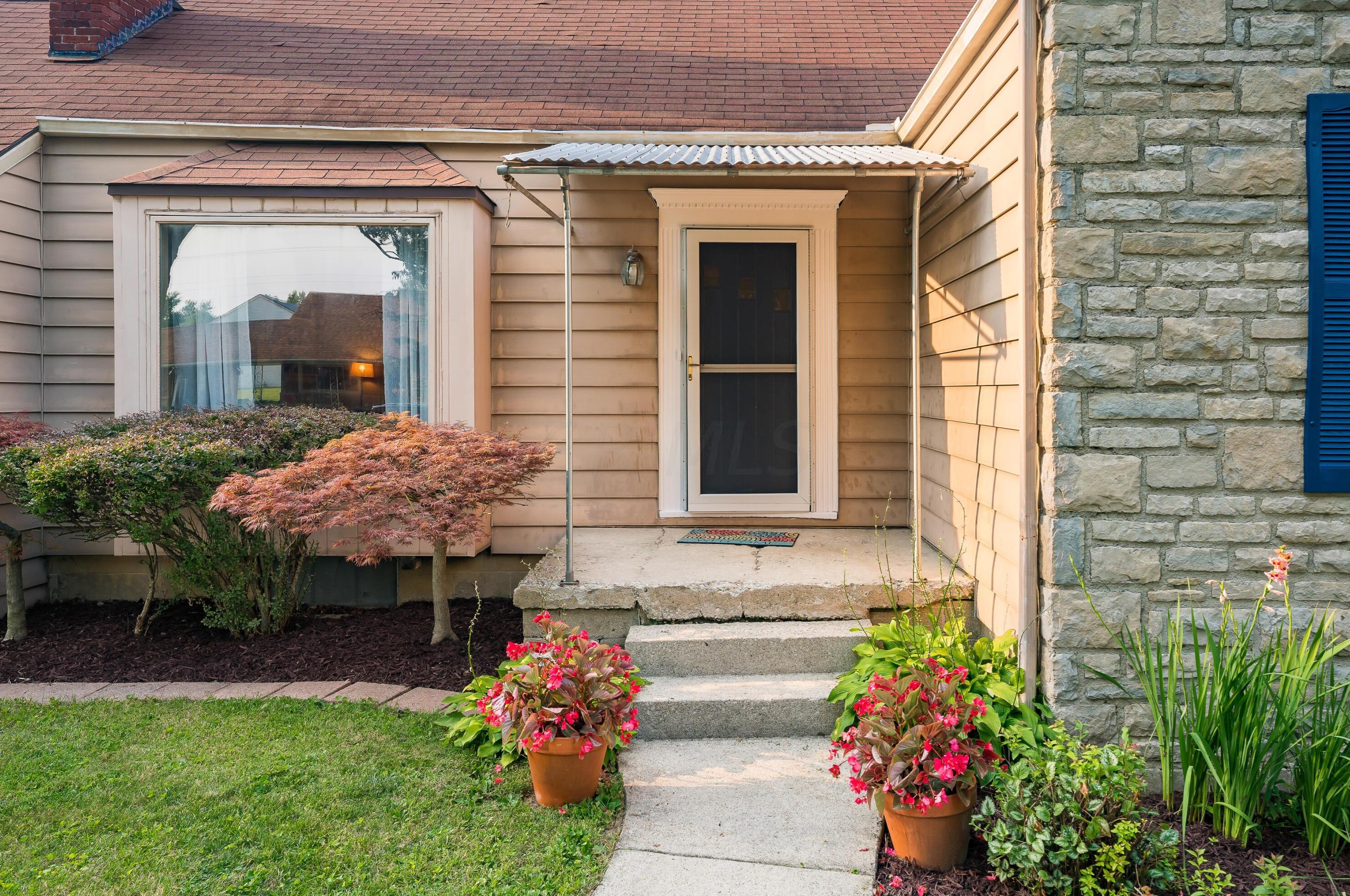 2560 Maplewood Dr, Columbus, OH 43231-4851