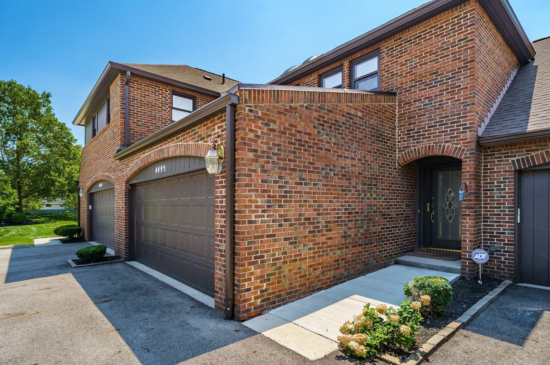 4495 Carriage Hill Ln, Columbus, OH 43220-3801