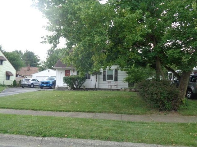 2227 Fenton St, Columbus, OH 43224-2315
