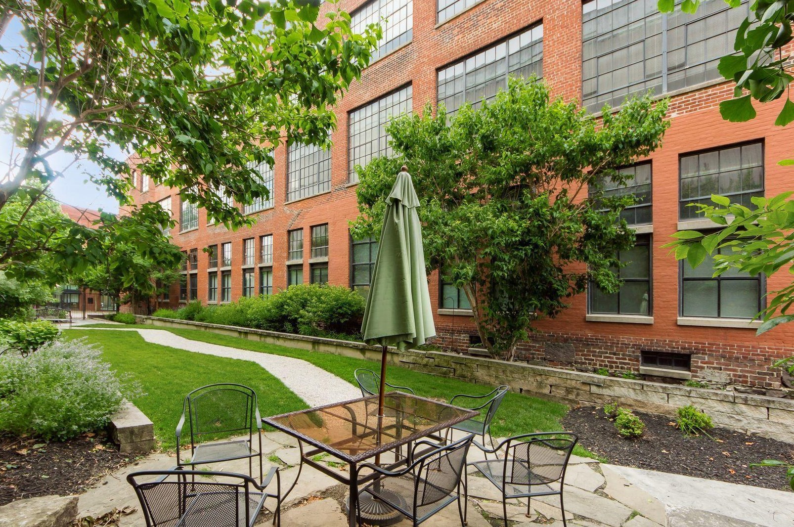 544 Front St, Columbus OH  43215-7602 exterior