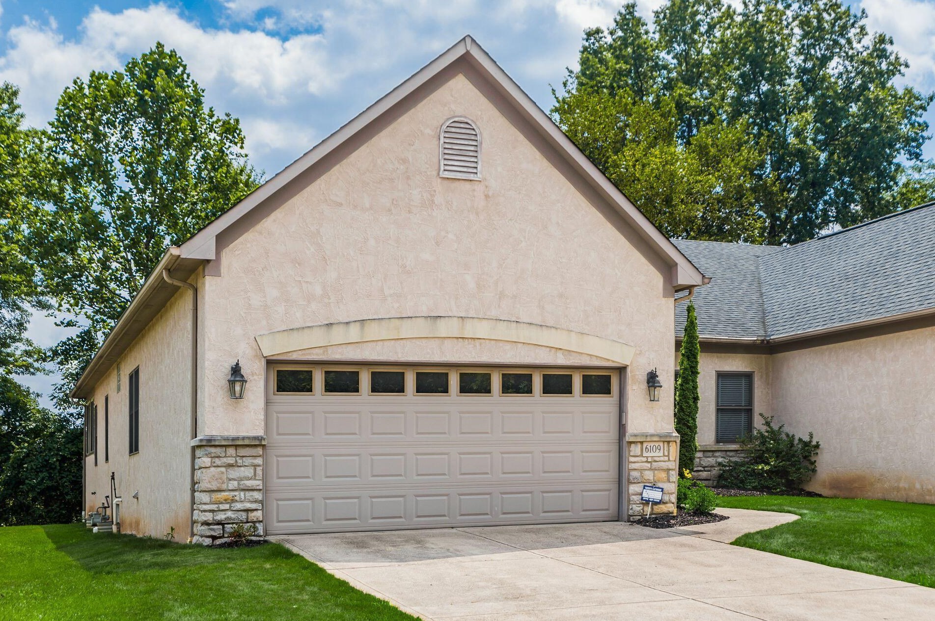 6109 Mcnaughten Grove Ln, Columbus, OH 43213-5107