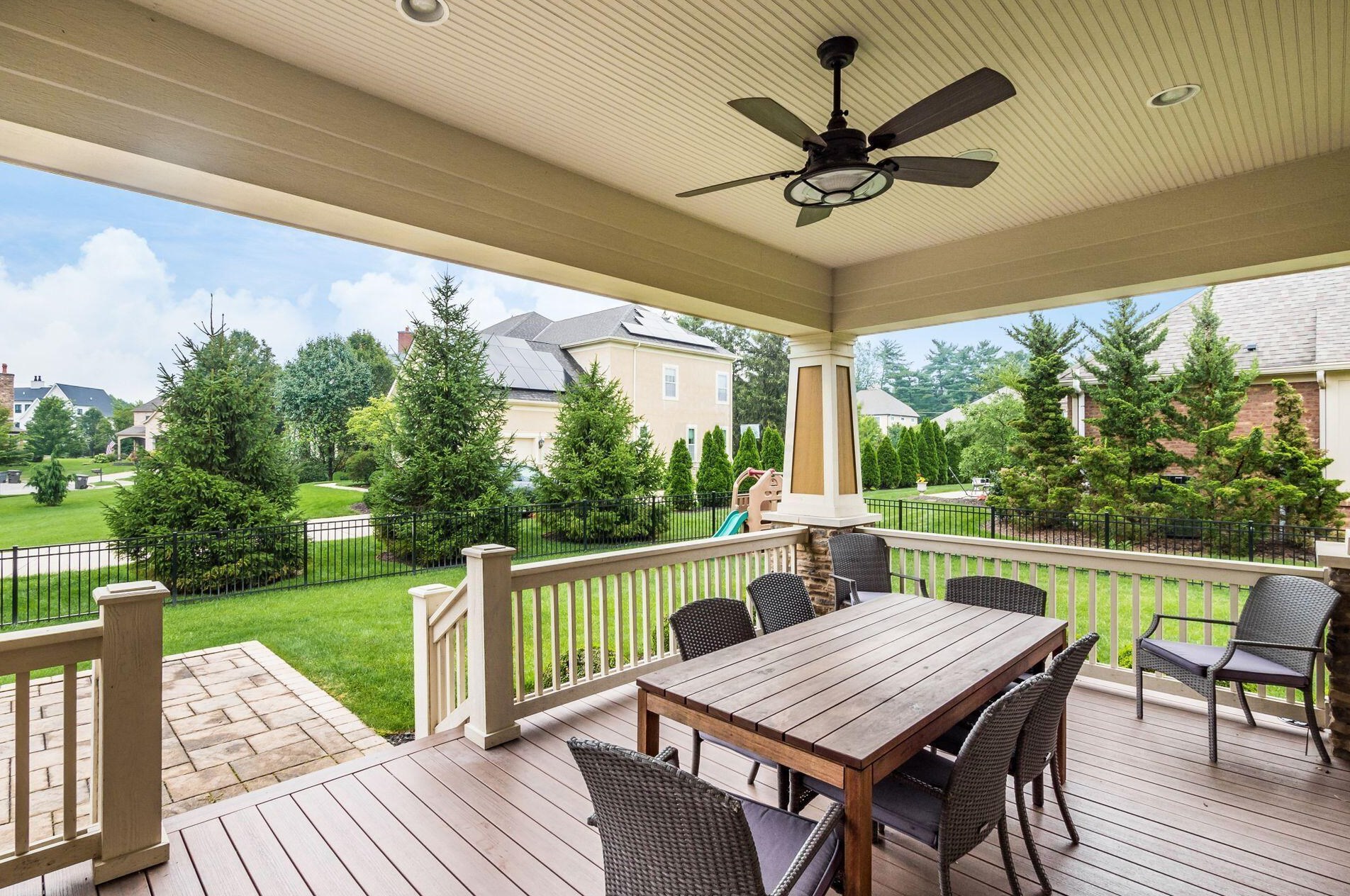 2380 Lane Rd, Columbus OH 43220-3847 exterior