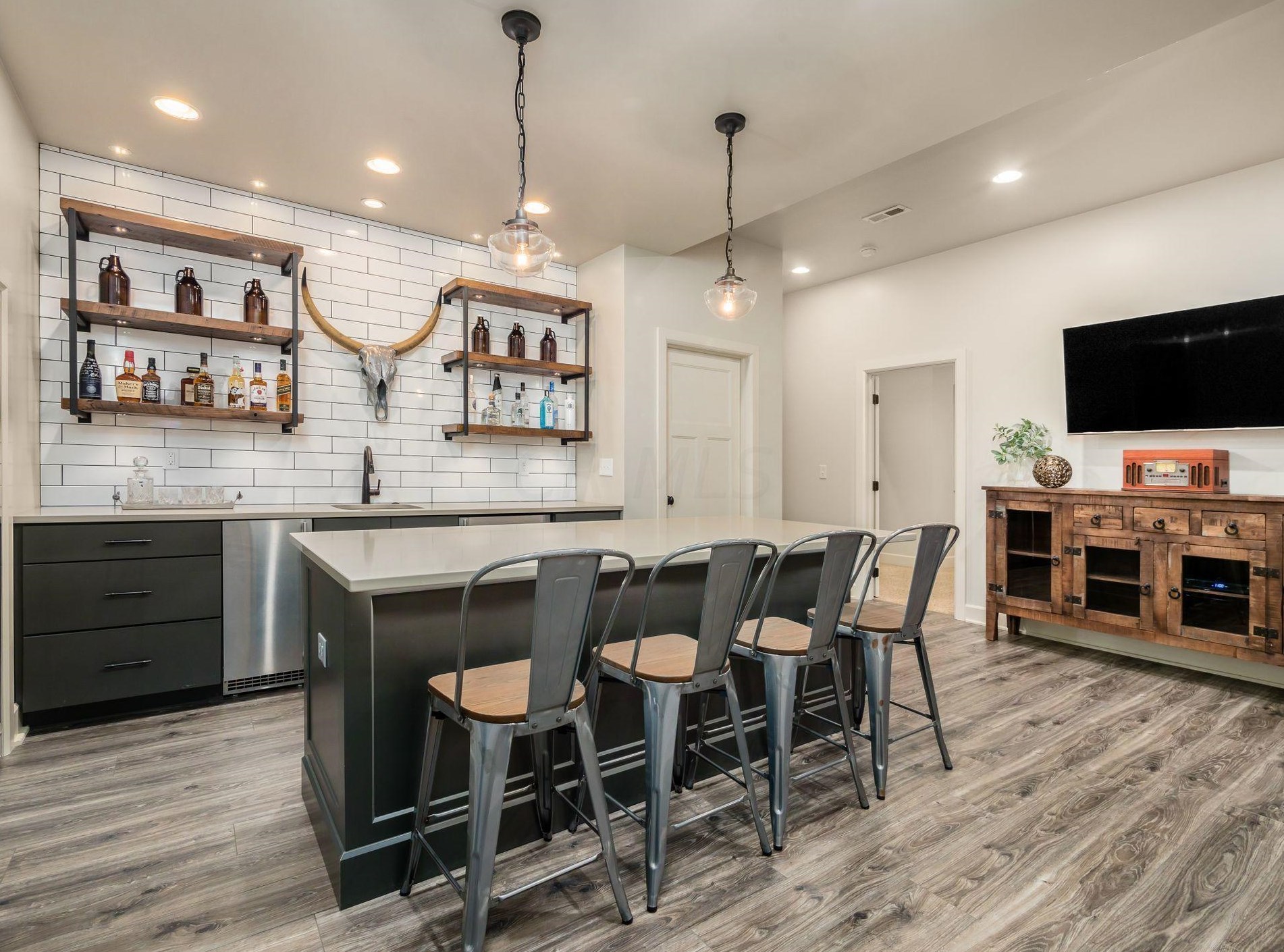 2380 Lane Rd, Columbus OH 43220-3847 exterior