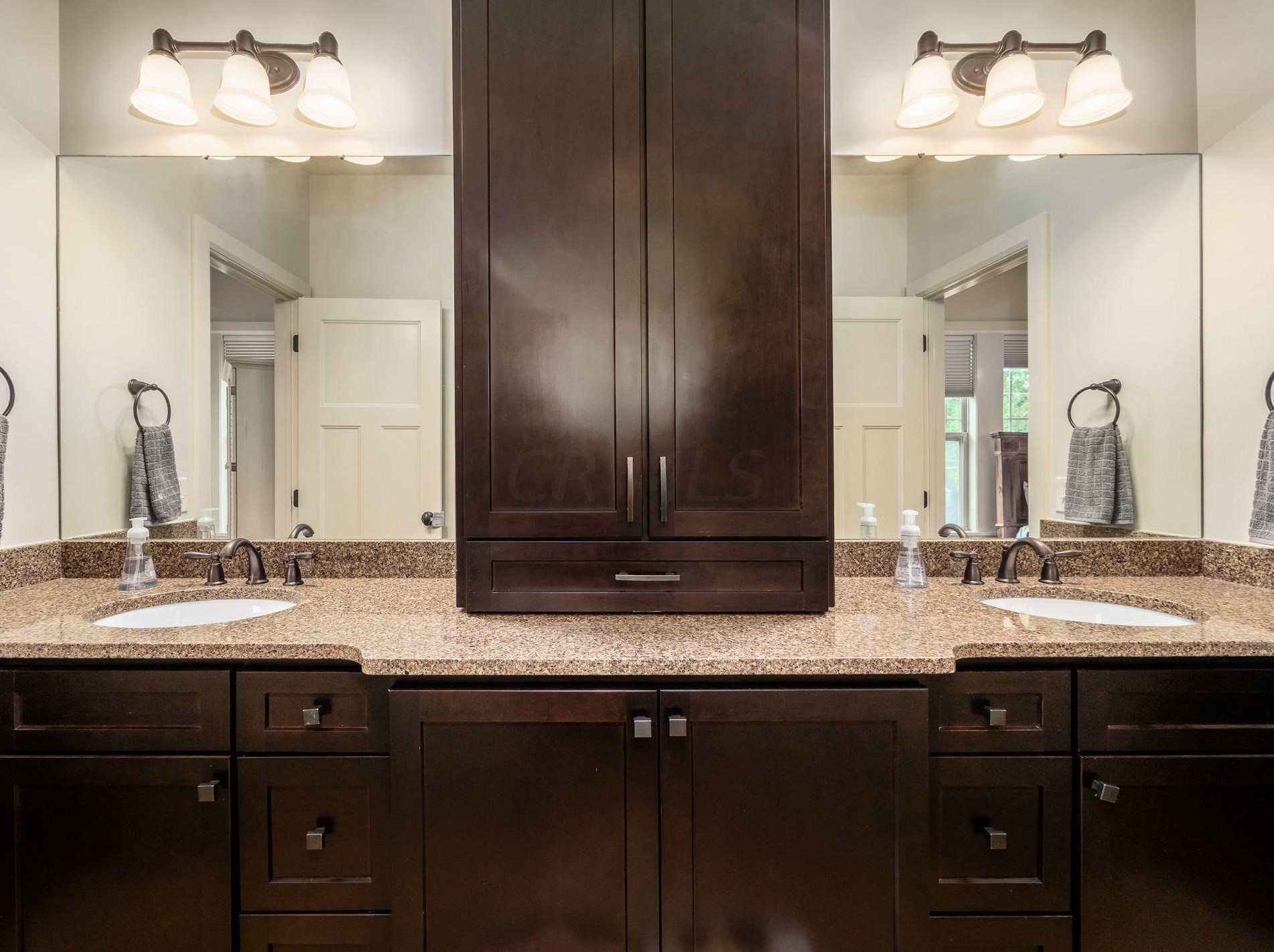 2380 Lane Rd, Columbus OH 43220-3847 exterior