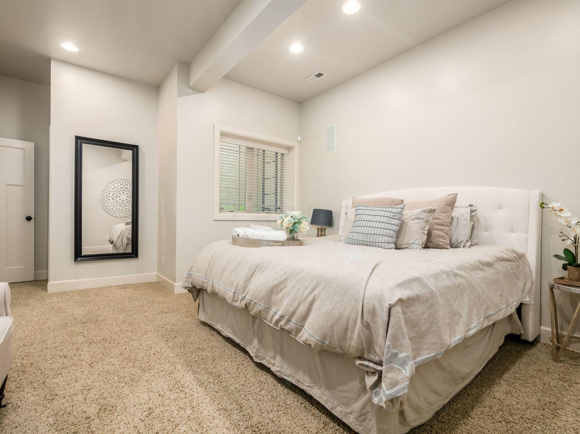 2380 Lane Rd, Columbus OH 43220-3847 exterior