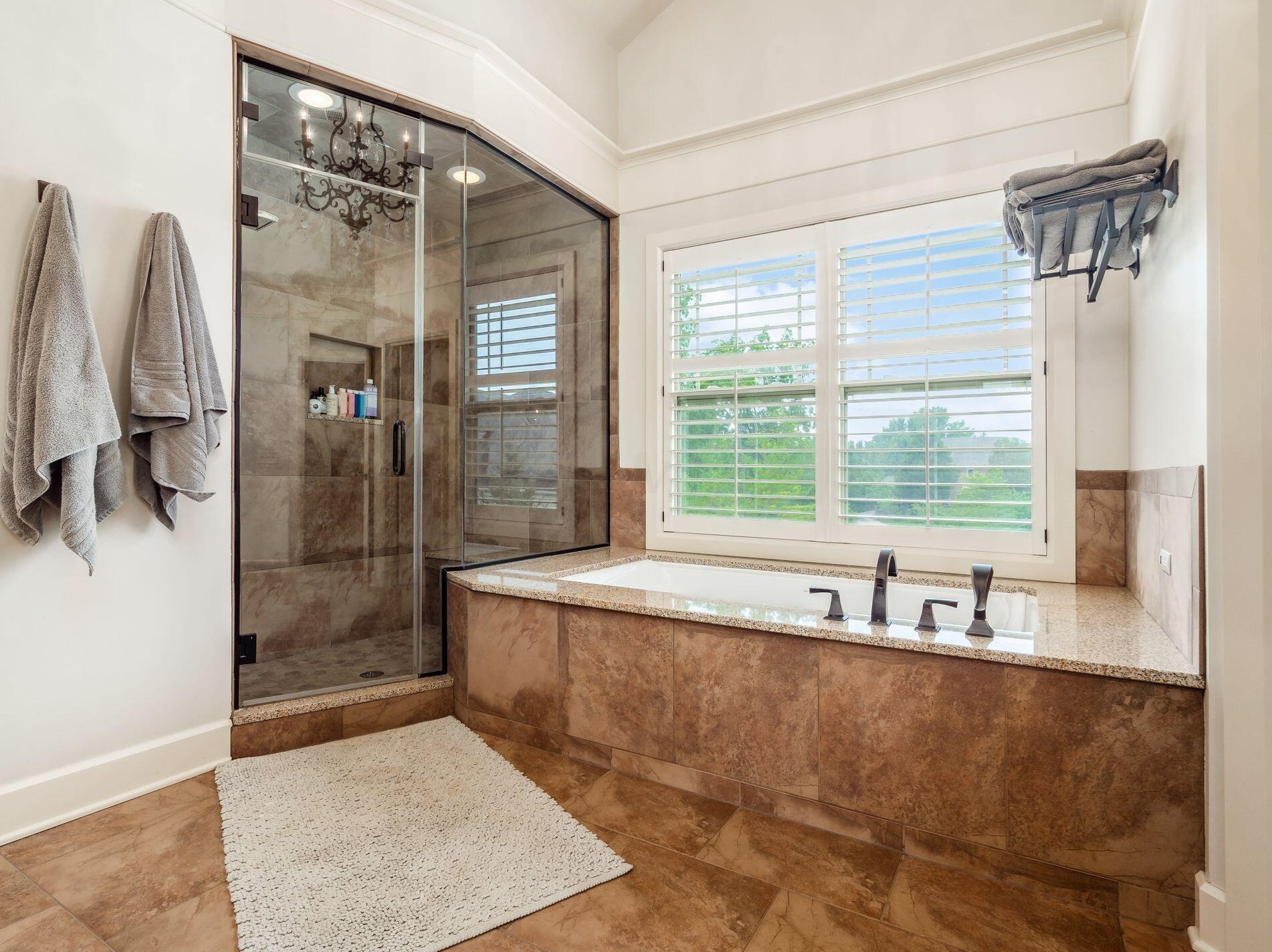 2380 Lane Rd, Columbus OH 43220-3847 exterior