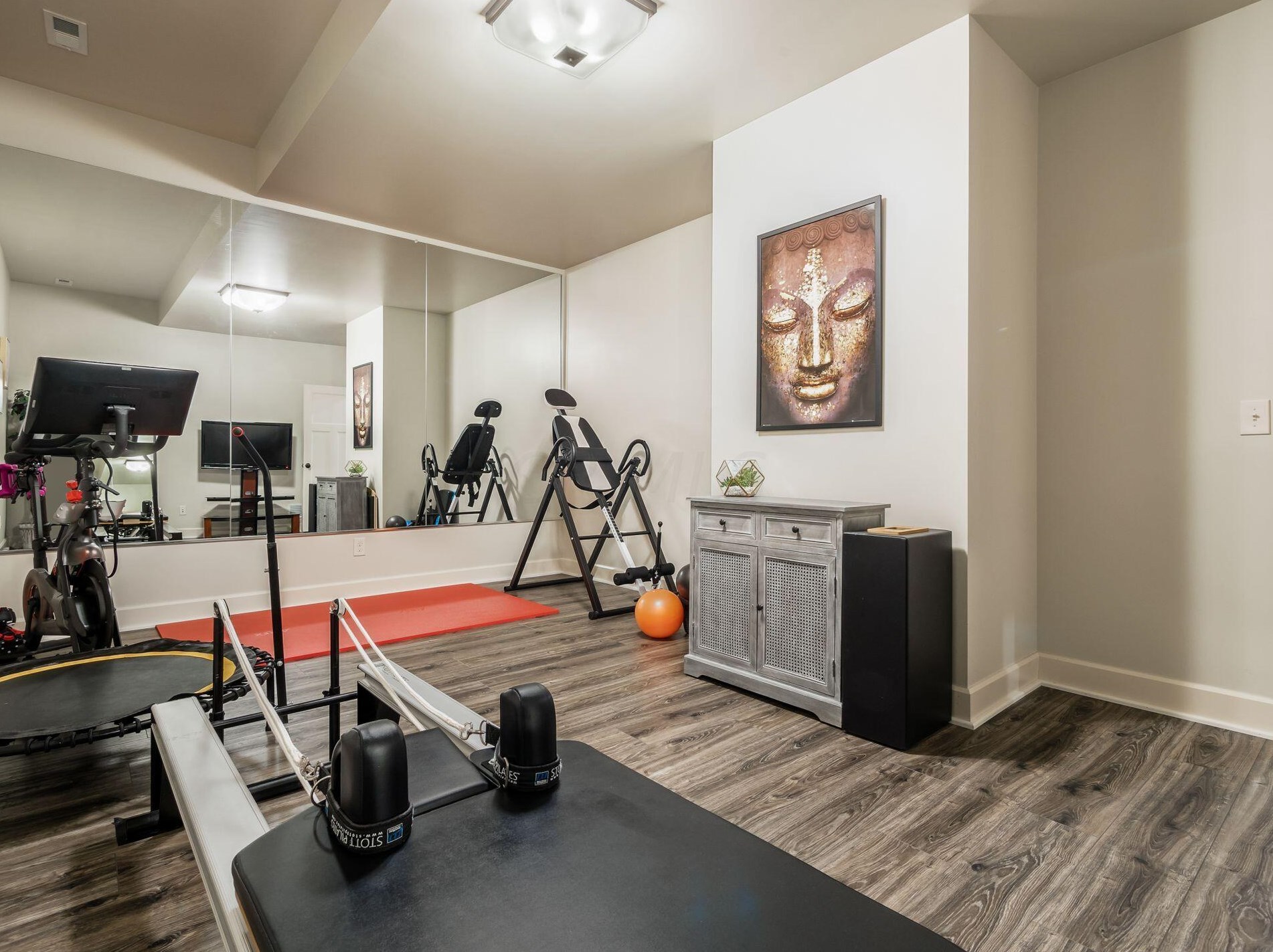 2380 Lane Rd, Columbus OH 43220-3847 exterior