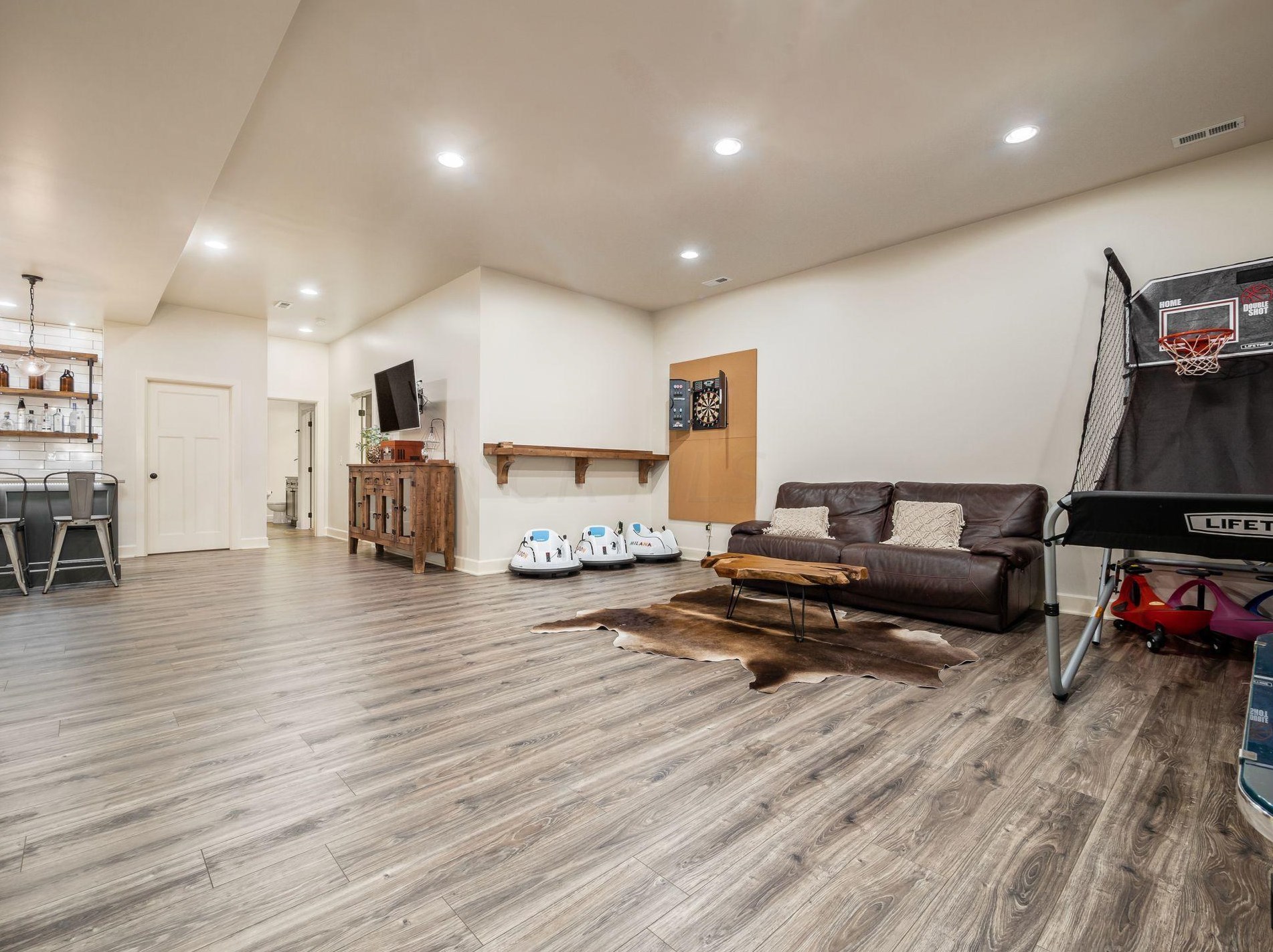 2380 Lane Rd, Columbus OH 43220-3847 exterior