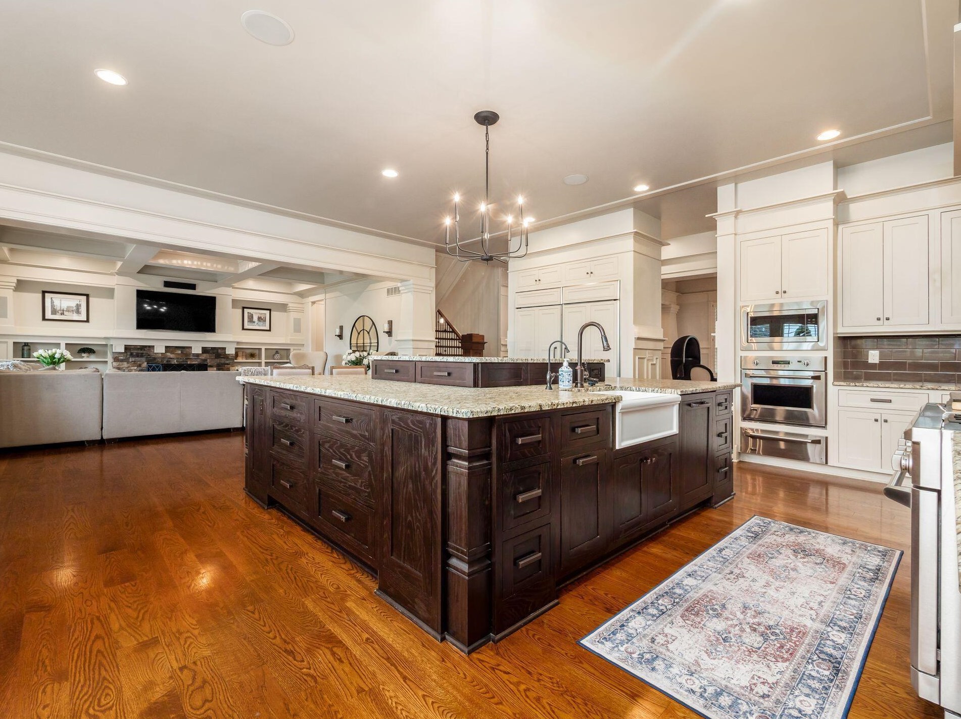 2380 Lane Rd, Columbus OH 43220-3847 exterior