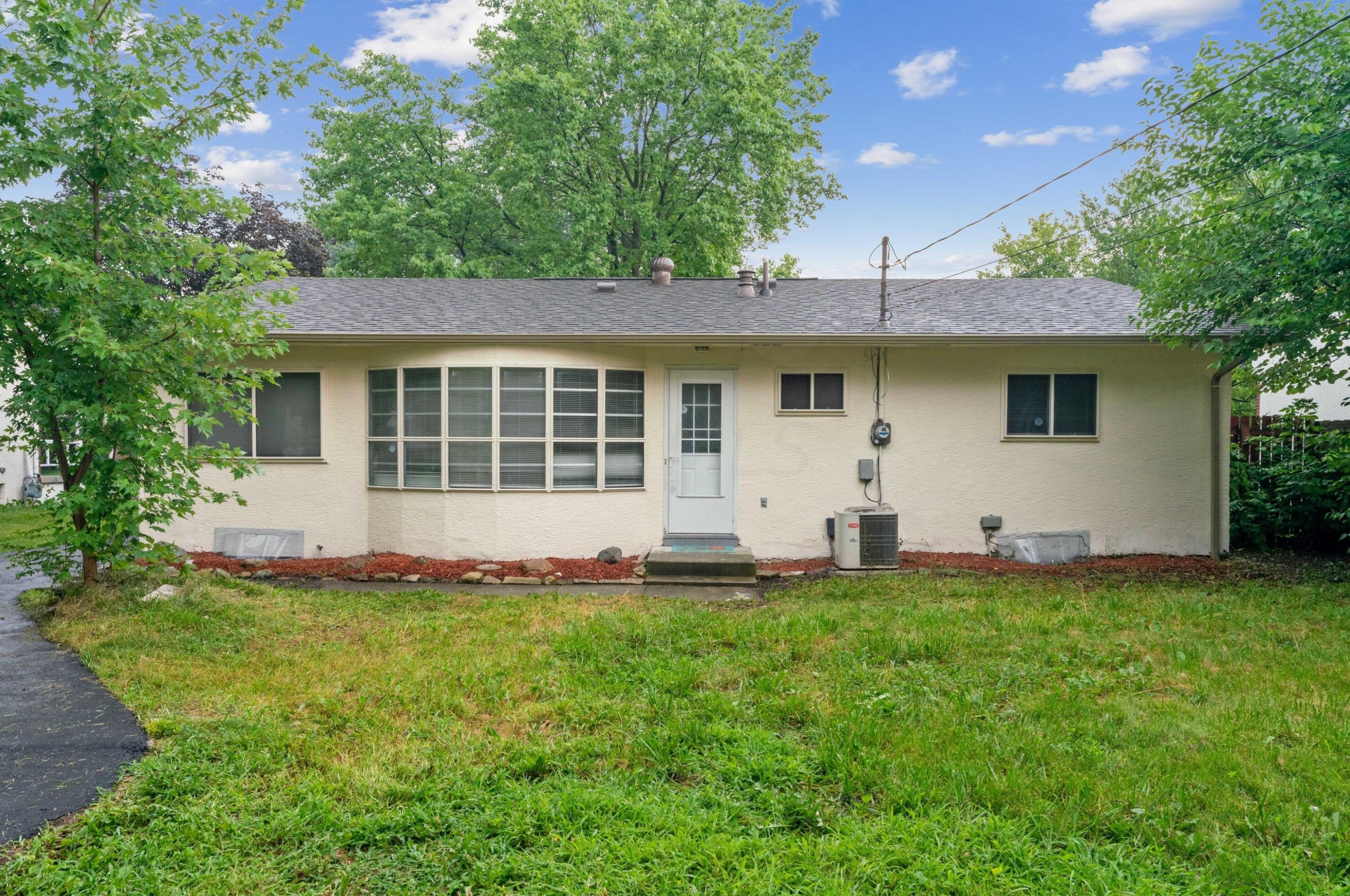 1314 Ironwood Dr, Columbus OH  43229-4307 exterior