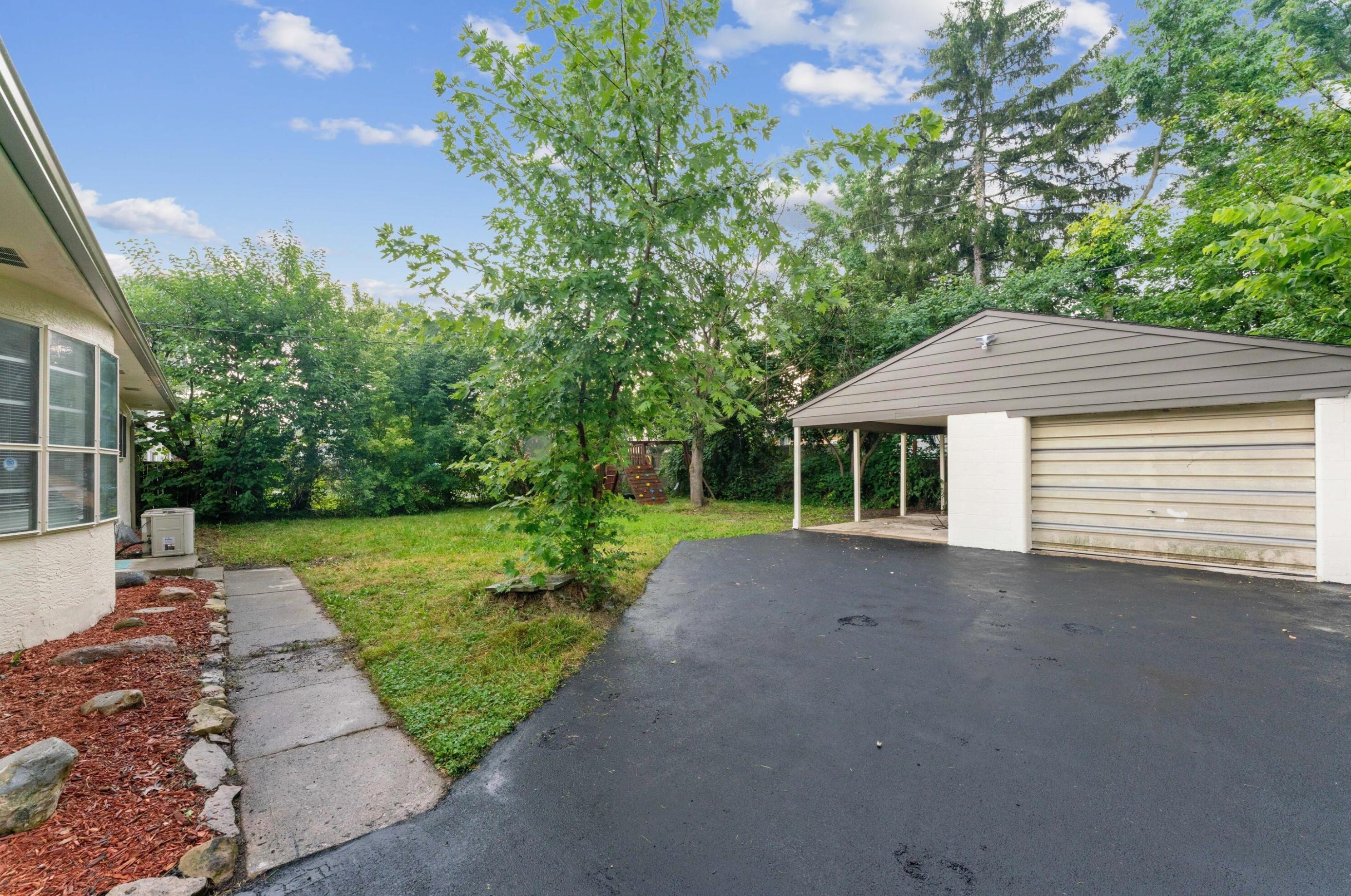 1314 Ironwood Dr, Columbus OH  43229-4307 exterior