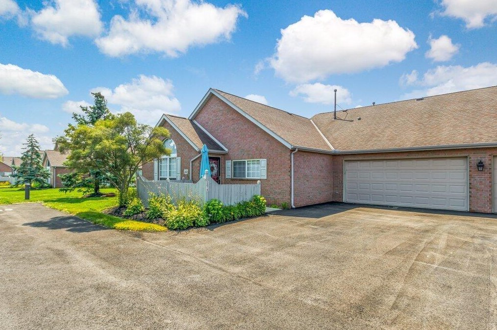 2474 Meadow Glade Dr, Hilliard, OH 43026-7173