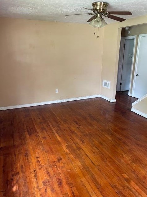 2272 Homestead Dr, Columbus, OH 43211-2235