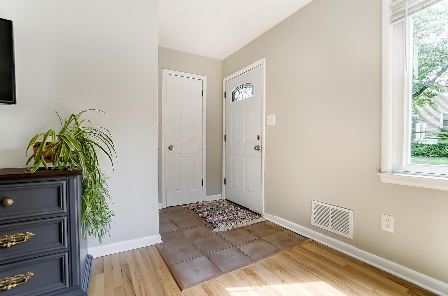 142 Lincoln Ave, Columbus, OH 43085-3927