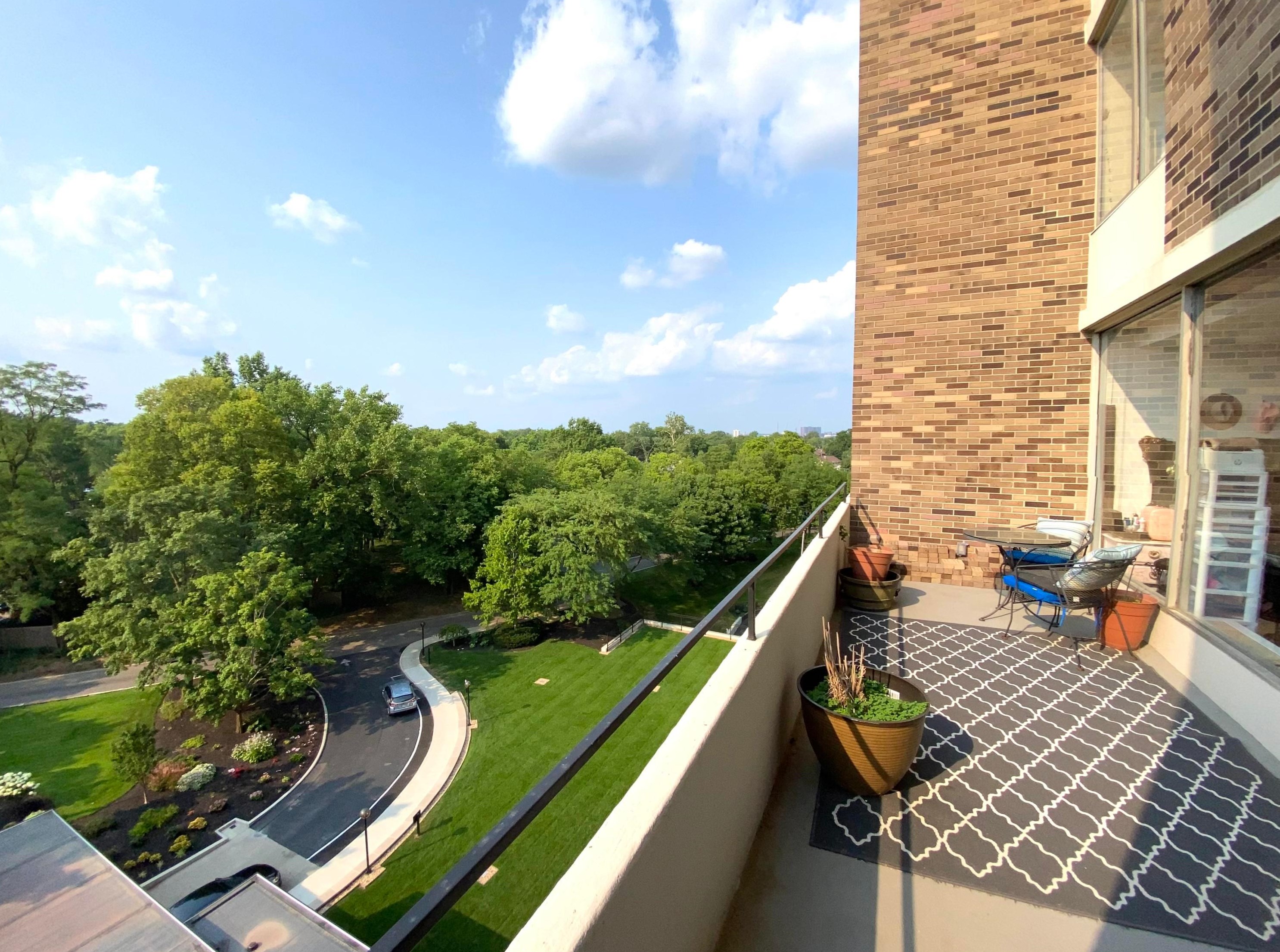 1000 Urlin Ave, Columbus OH  43212-3300 exterior