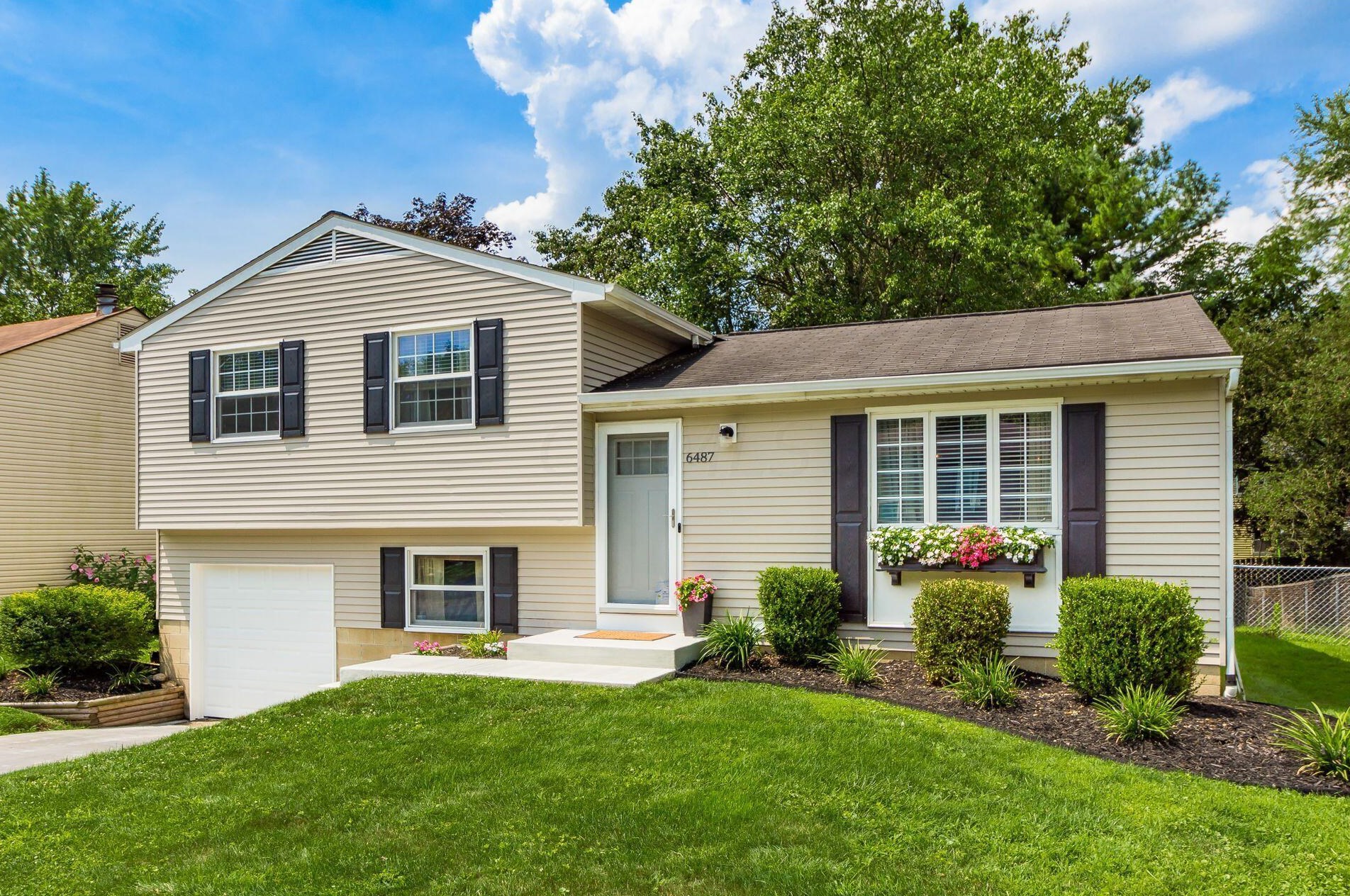 6487 Woodthrush Dr, Westerville, OH 43081-3742