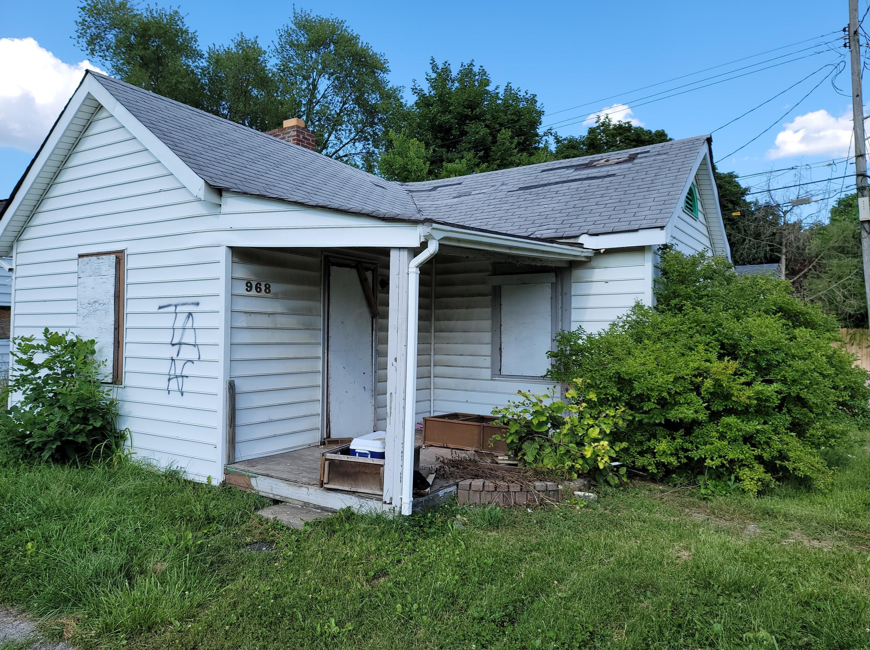 968 Briarwood Ave, Columbus, OH 43211-1249