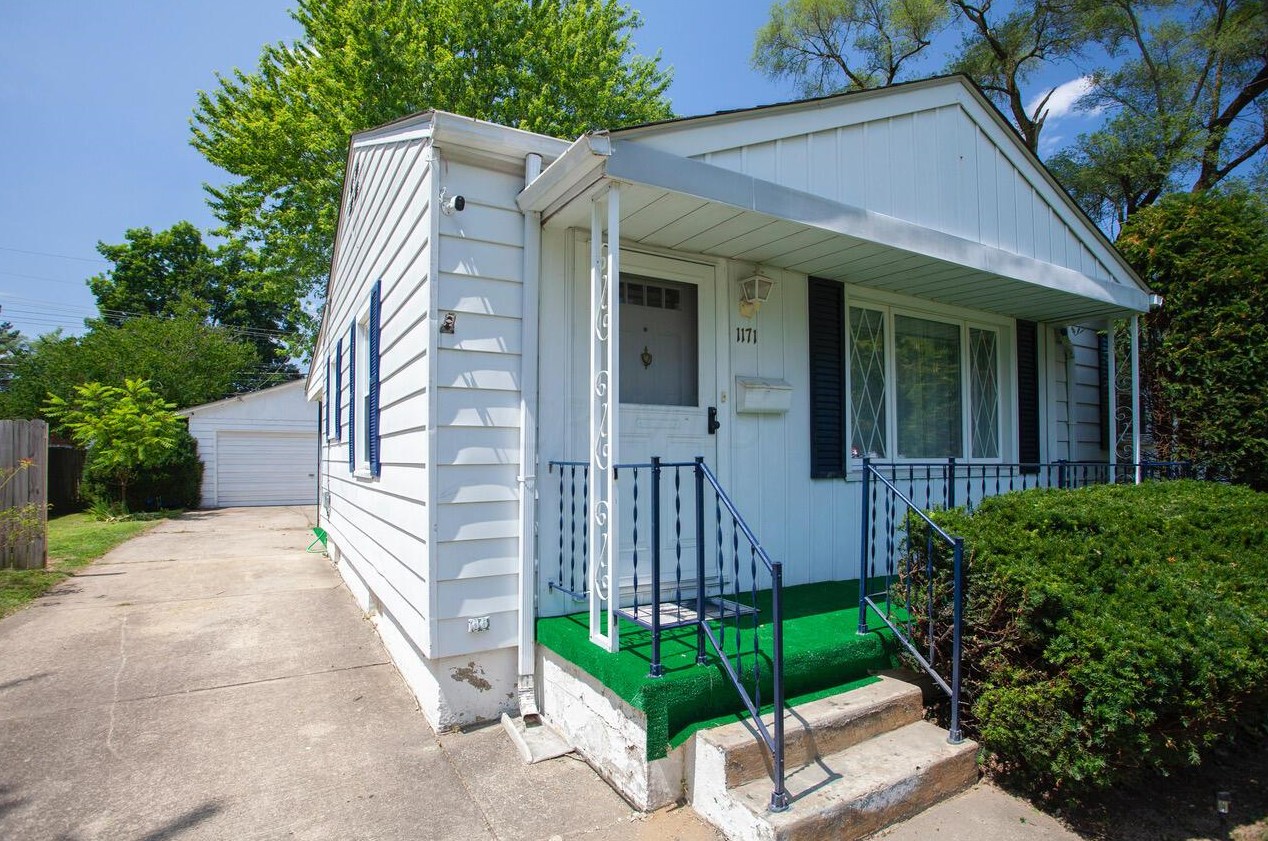 1171 Maetzel Dr, Columbus, OH 43227-1330