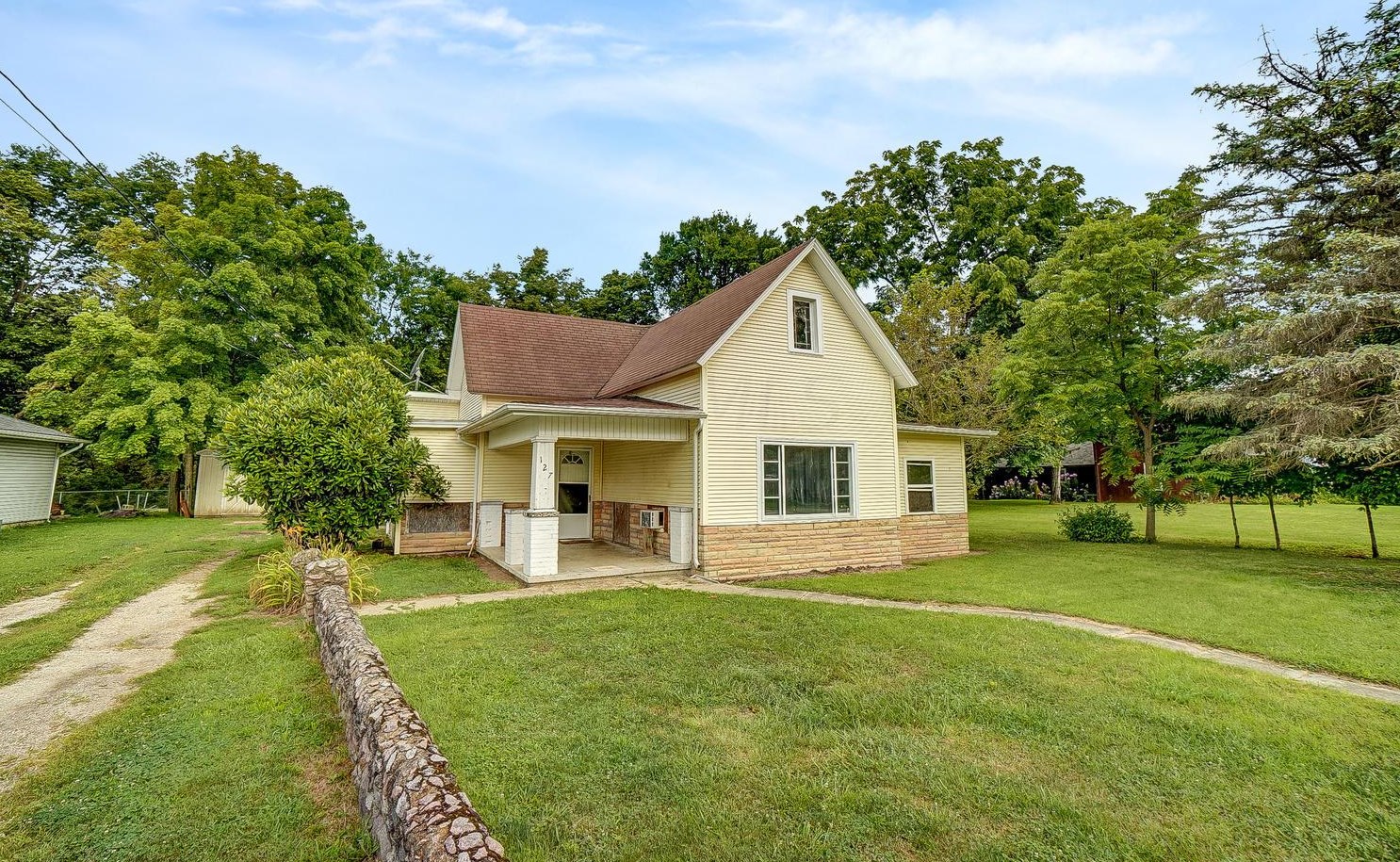 127 N Water St, Williamsport, OH 43164