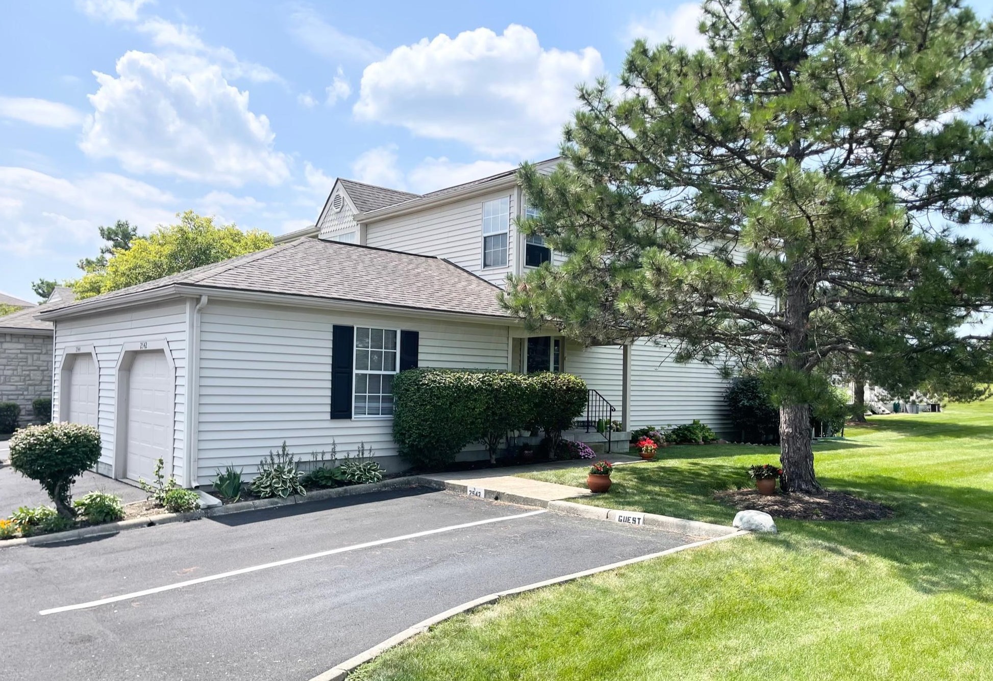 2542 Maxim Ln, Columbus, OH 43235-5529