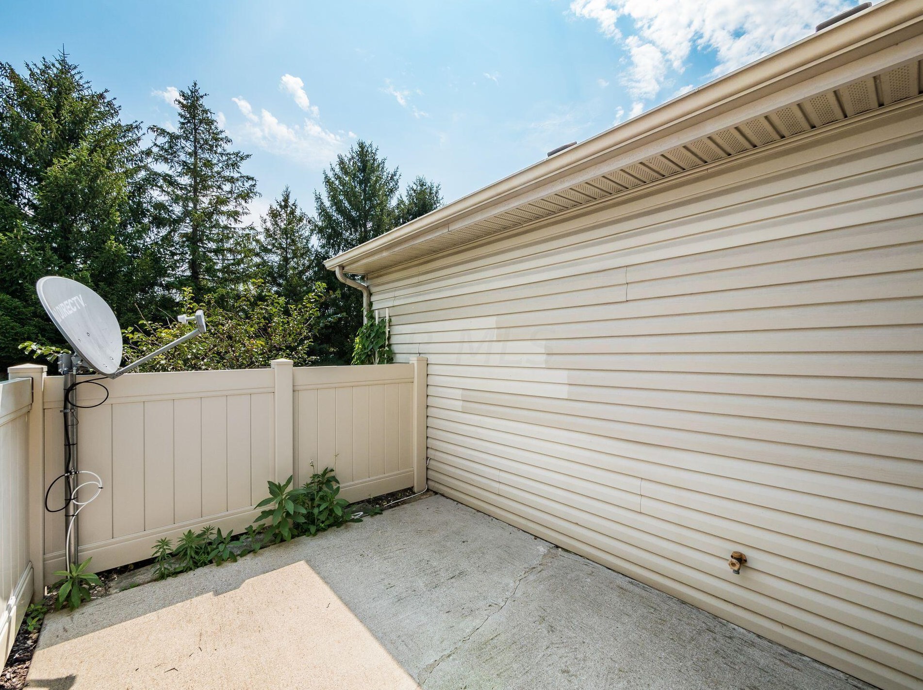 3677 Charlemonte Way, Cnl Wnchstr OH  43110-9339 exterior