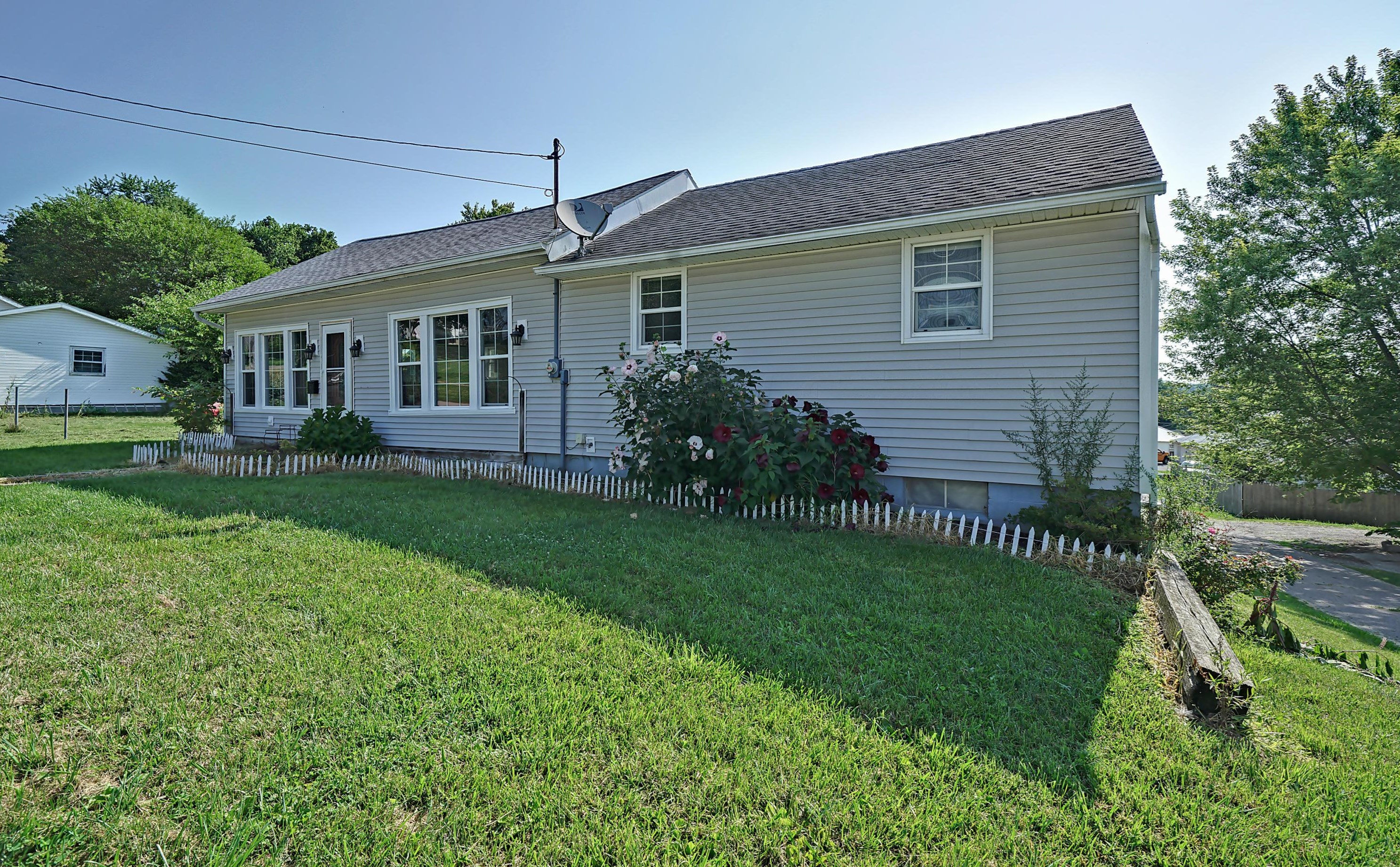 66 S Pleasant St, Fredricktwn, OH 43019