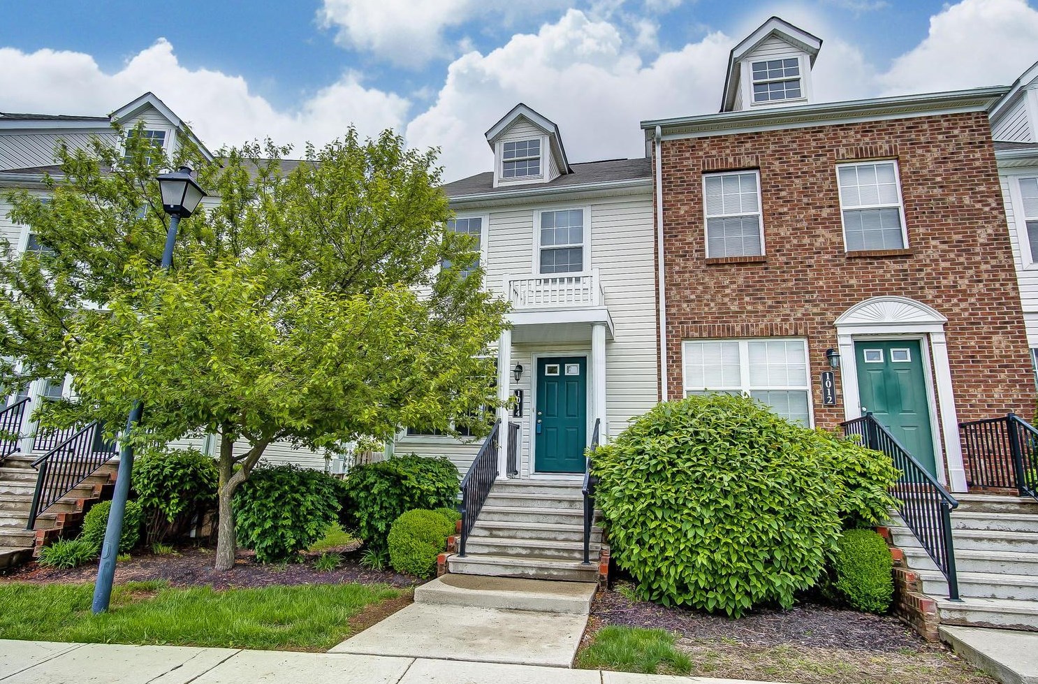 1014 Hartford Village Blvd, Columbus, OH 43228-7100
