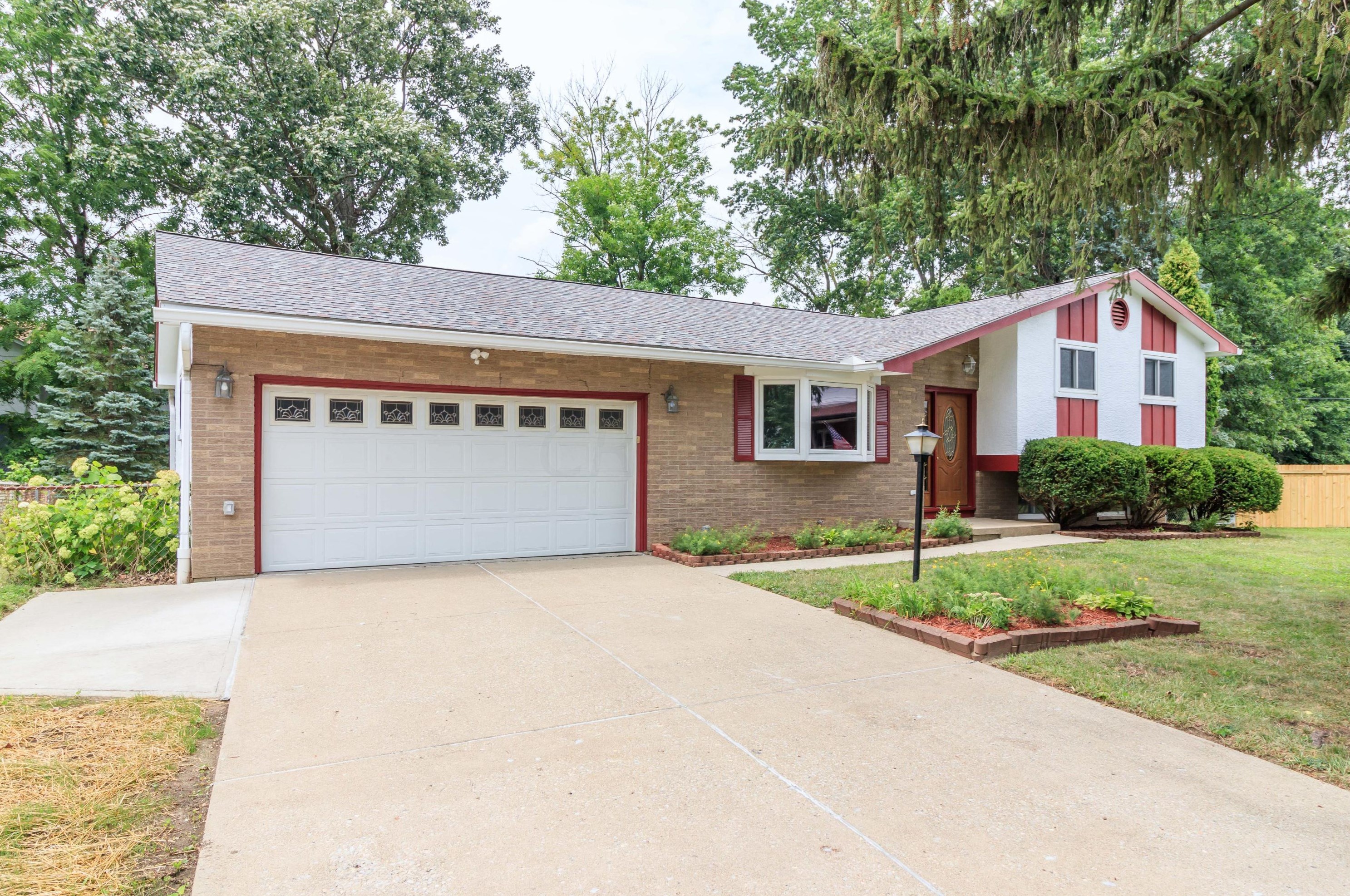 361 Briarwood Dr, Columbus, OH 43213-2055