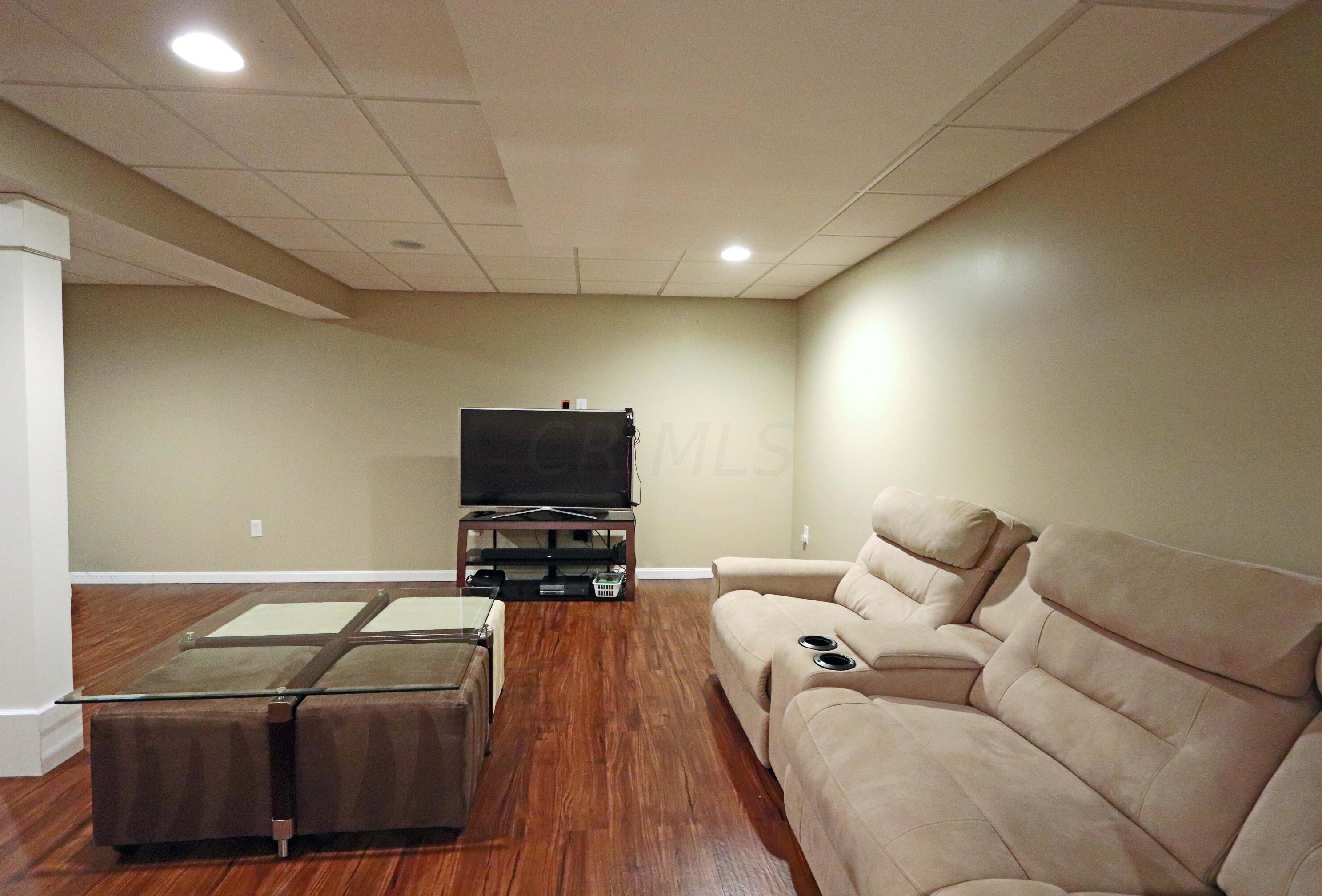 5192 Copper Creek Dr, Dublin OH  43016-9718 exterior