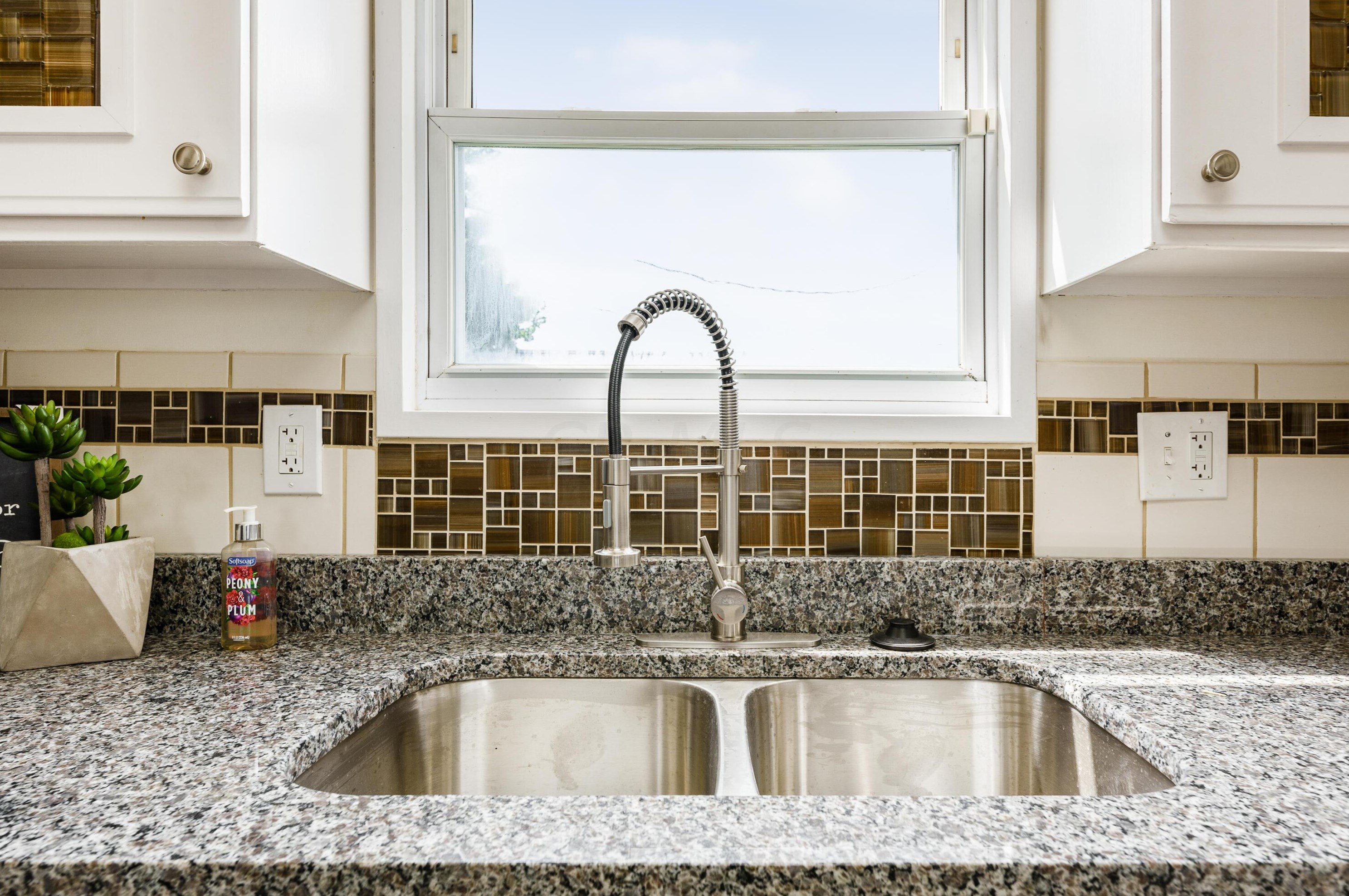 3479 Arnsby Rd, Columbus OH 43232-5909 exterior