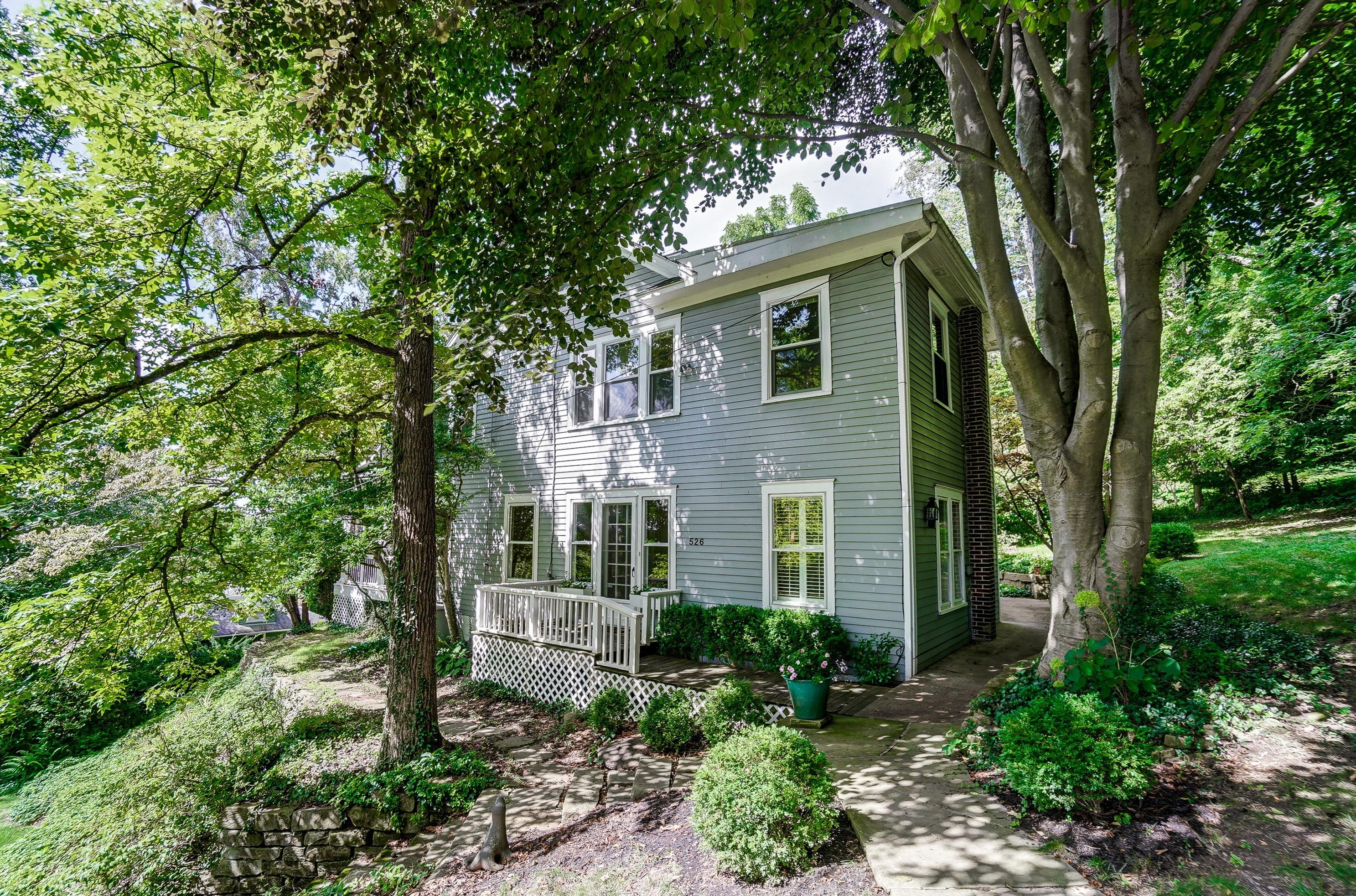 526 College St, Granville, OH 43023-1136