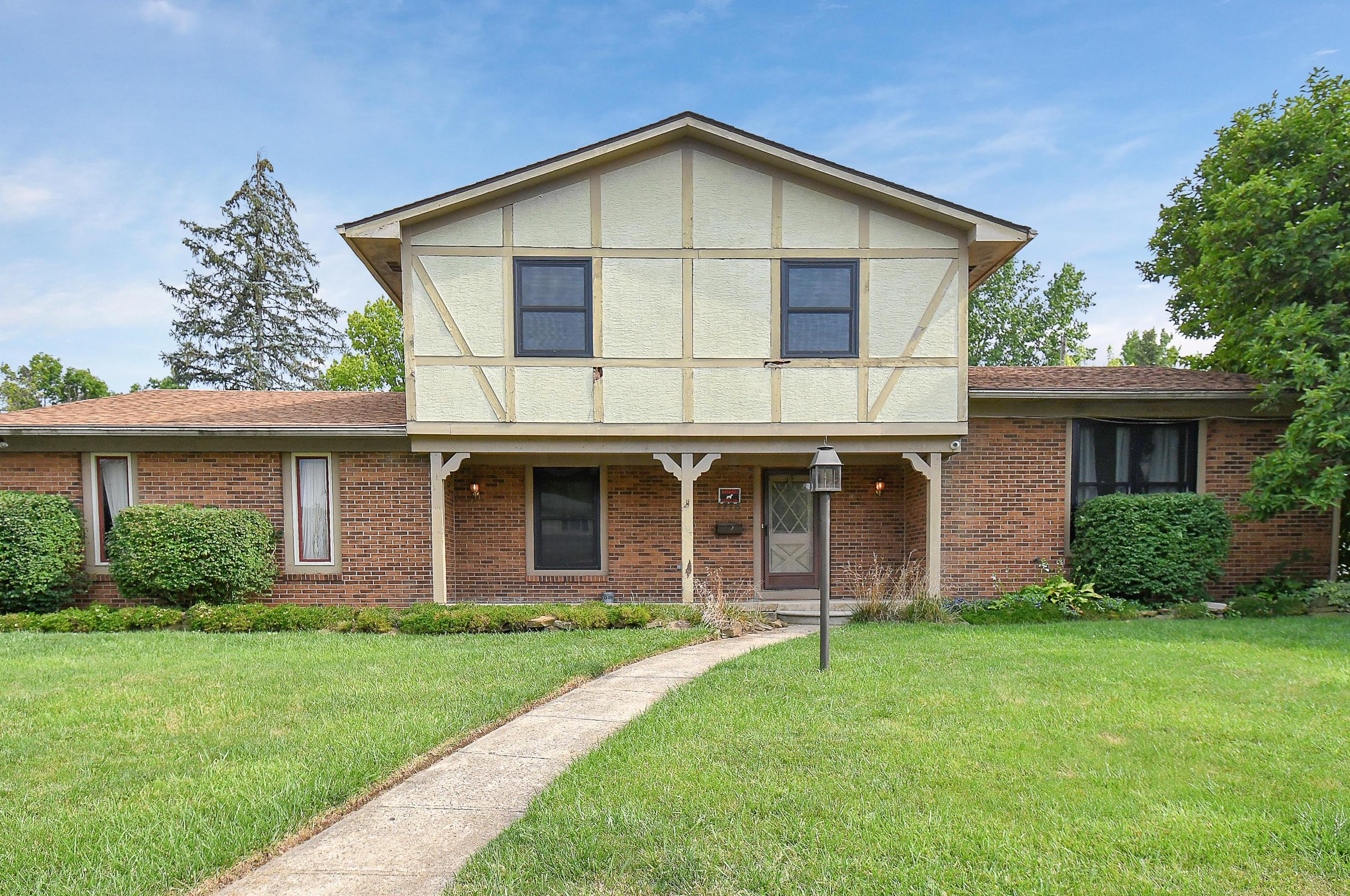 1776 Larkwood Pl, Columbus, OH 43229-3634