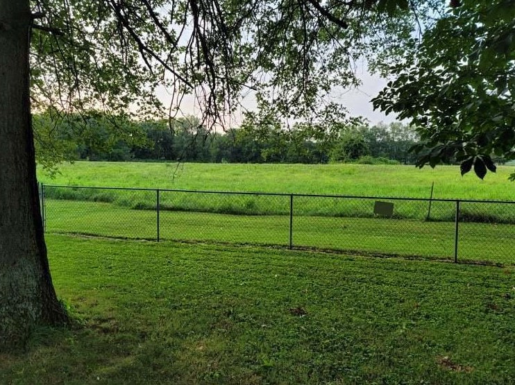 116 W 4th St, Frazeysburg, OH 43822