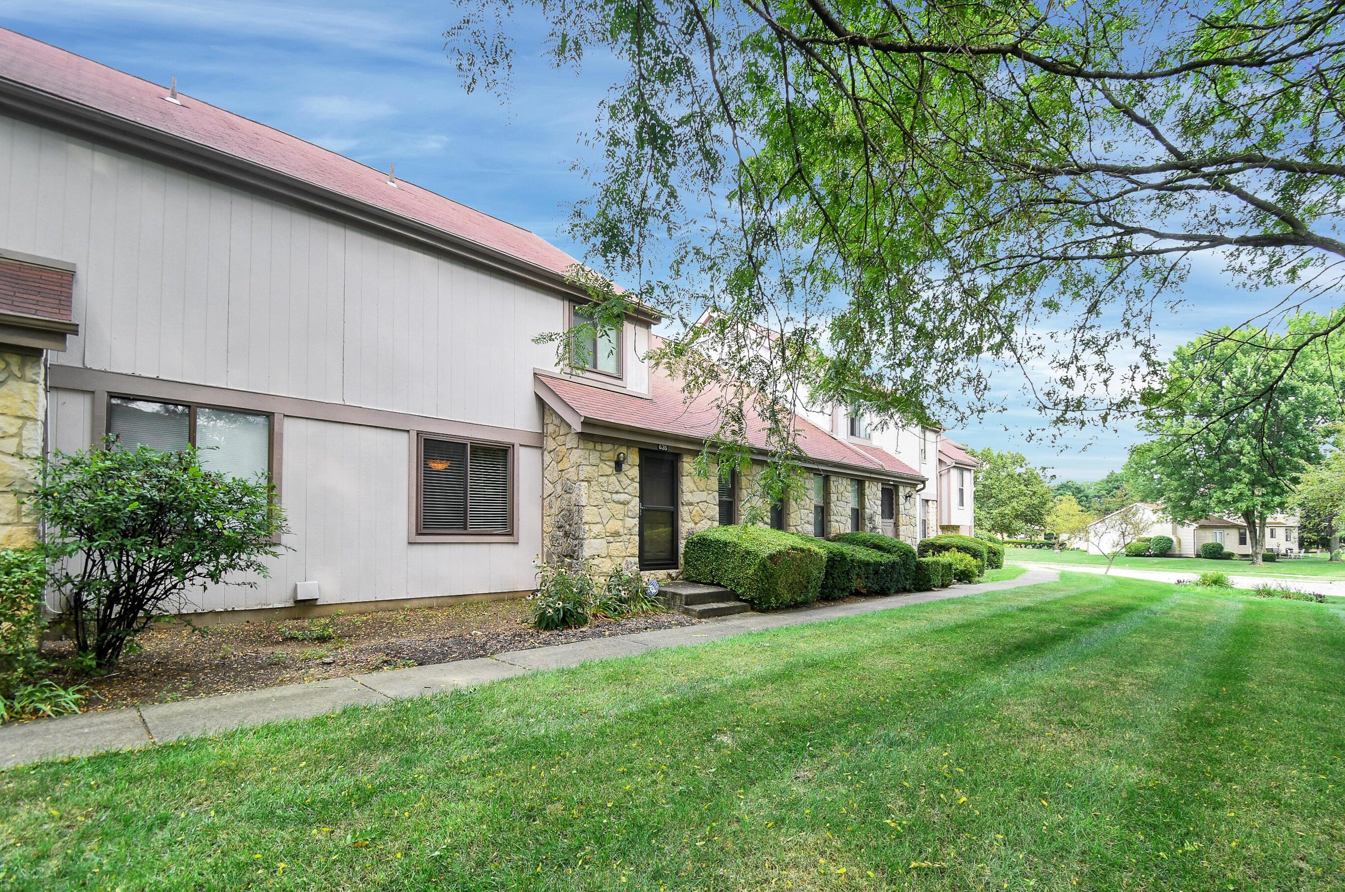 635 Farler Dr, Columbus, OH 43213-3493