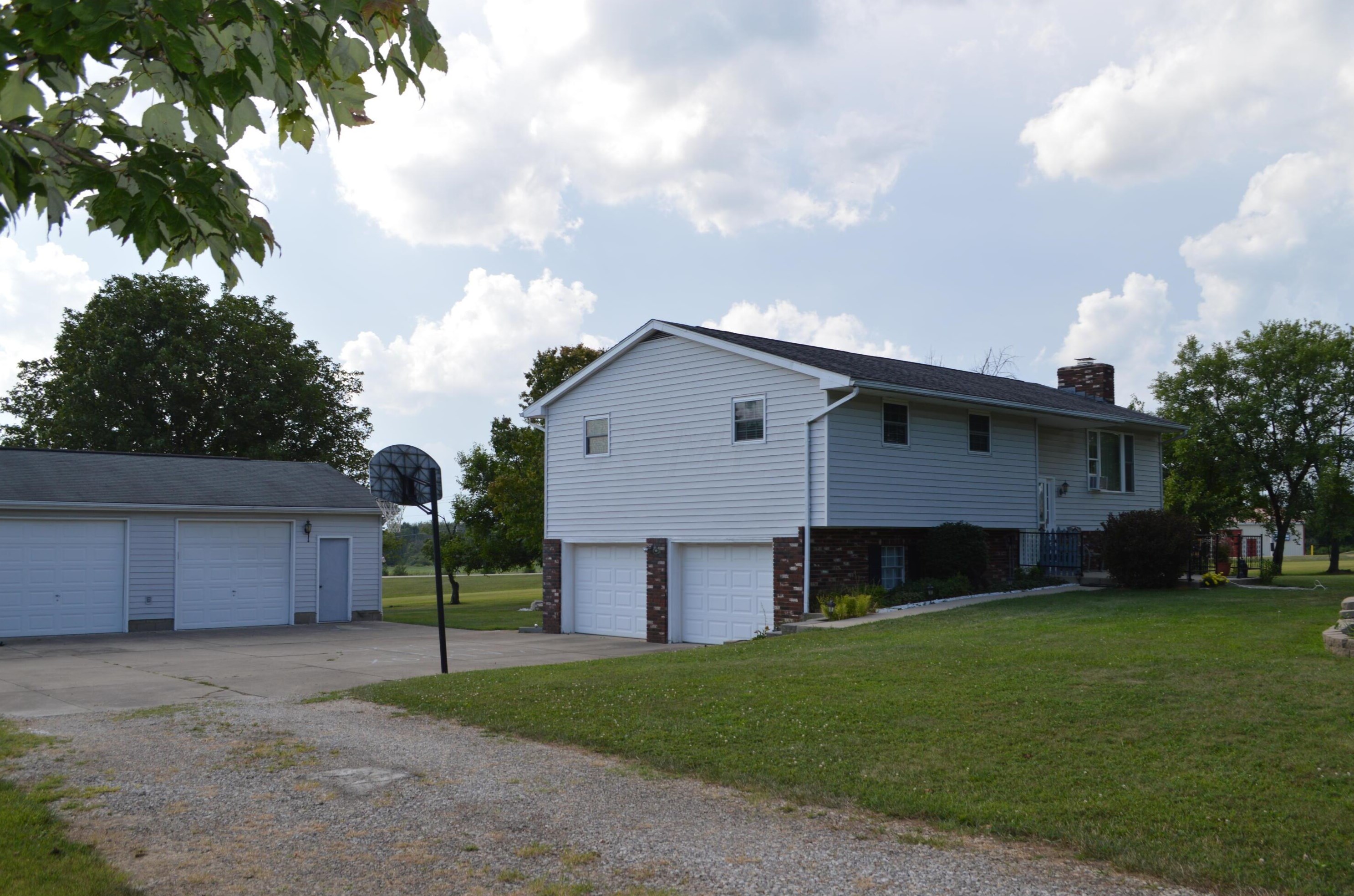 7305 Winchester Southern Rd, Stoutsville, OH 43154-9608