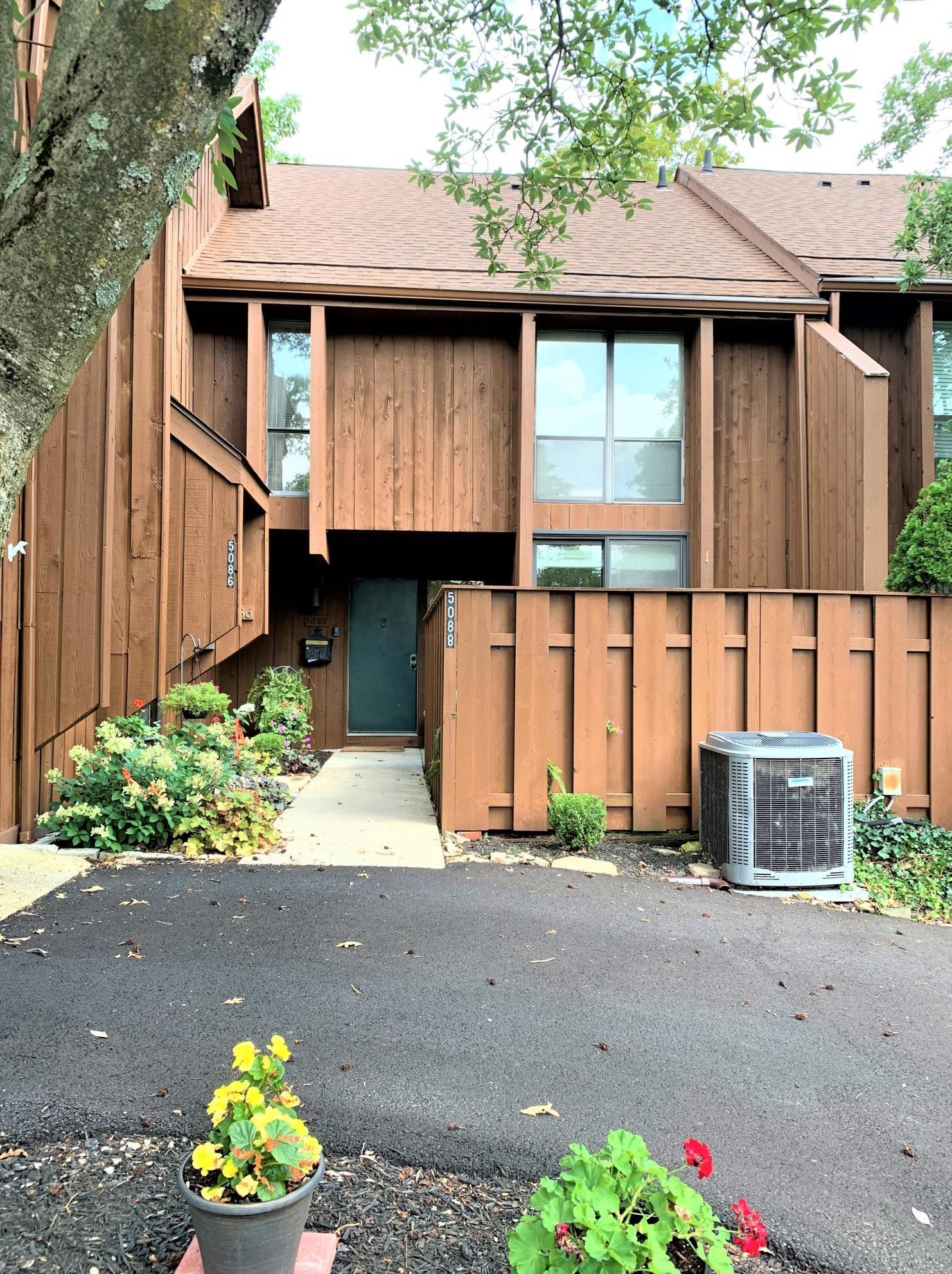 5088 Grasshopper Ln, Westerville, OH