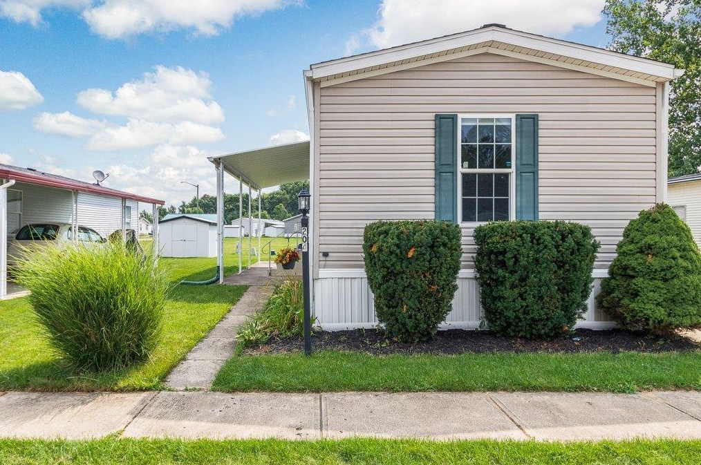 204 Rona Blvd, Pataskala, OH 43062