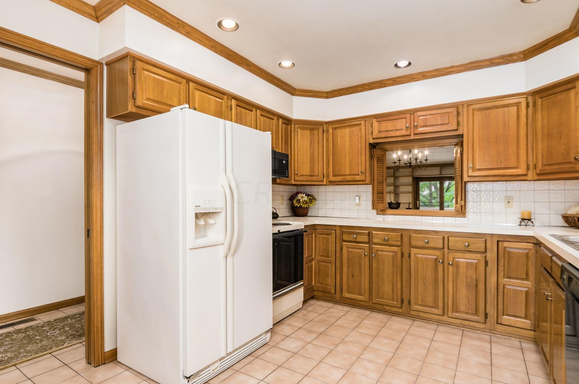 5753 Kingstree Dr, Dublin OH  43017-2226 exterior