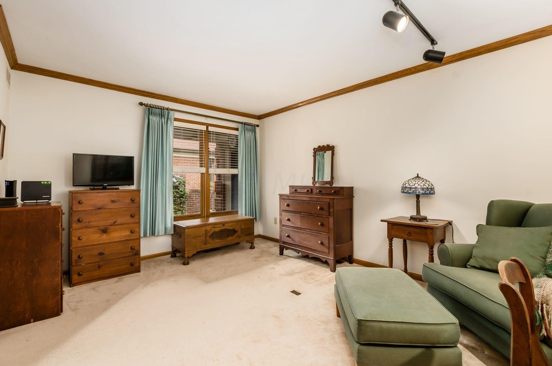 5753 Kingstree Dr, Dublin OH  43017-2226 exterior