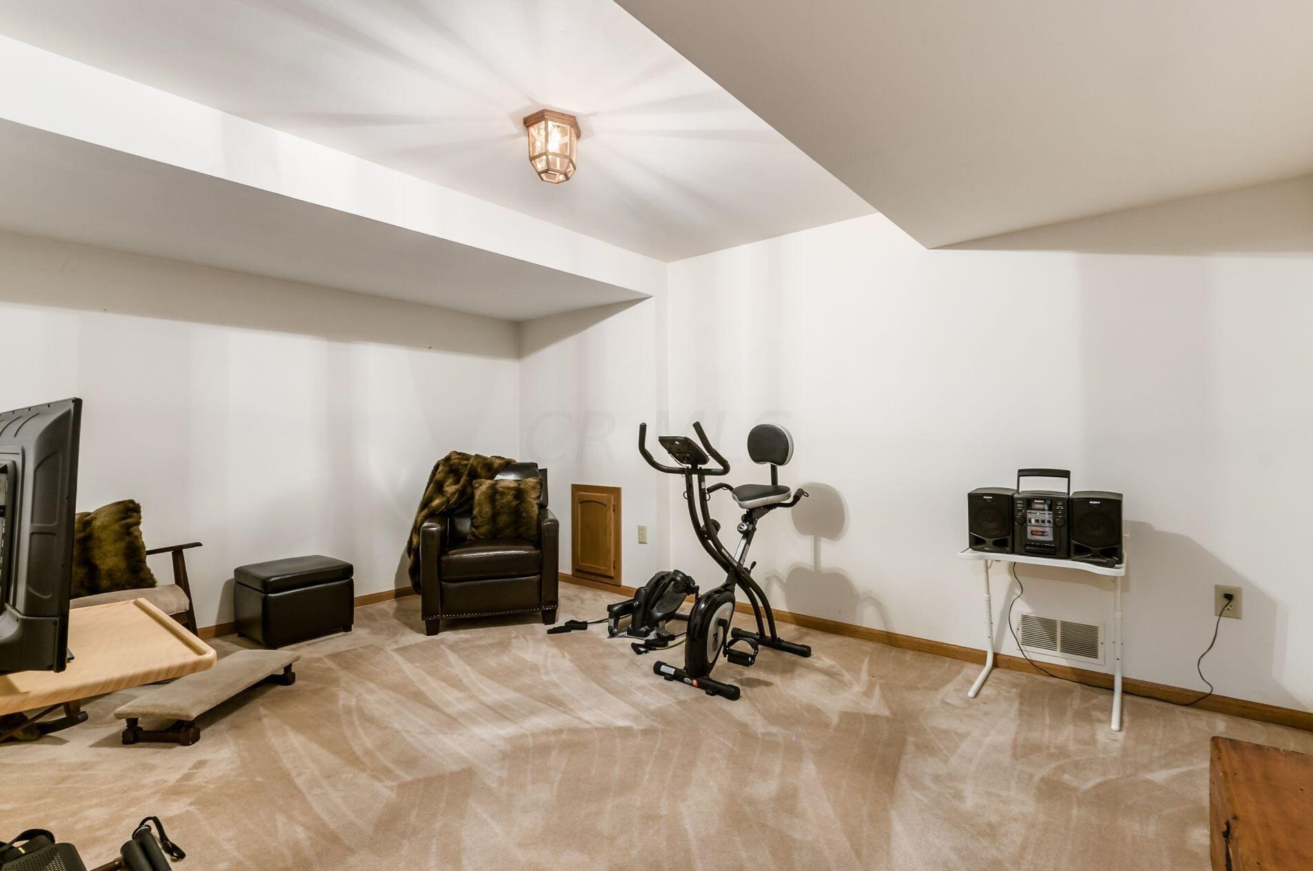 5753 Kingstree Dr, Dublin OH  43017-2226 exterior