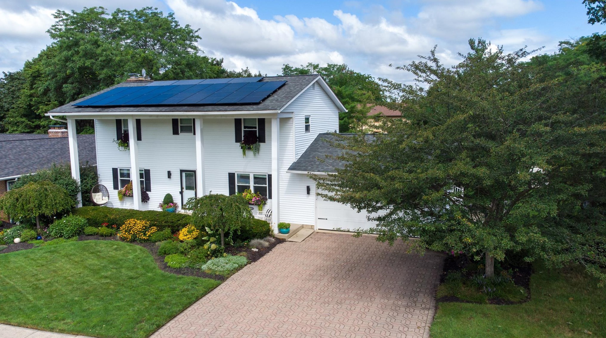 496 Tresham Rd, Columbus, OH 43230-2225