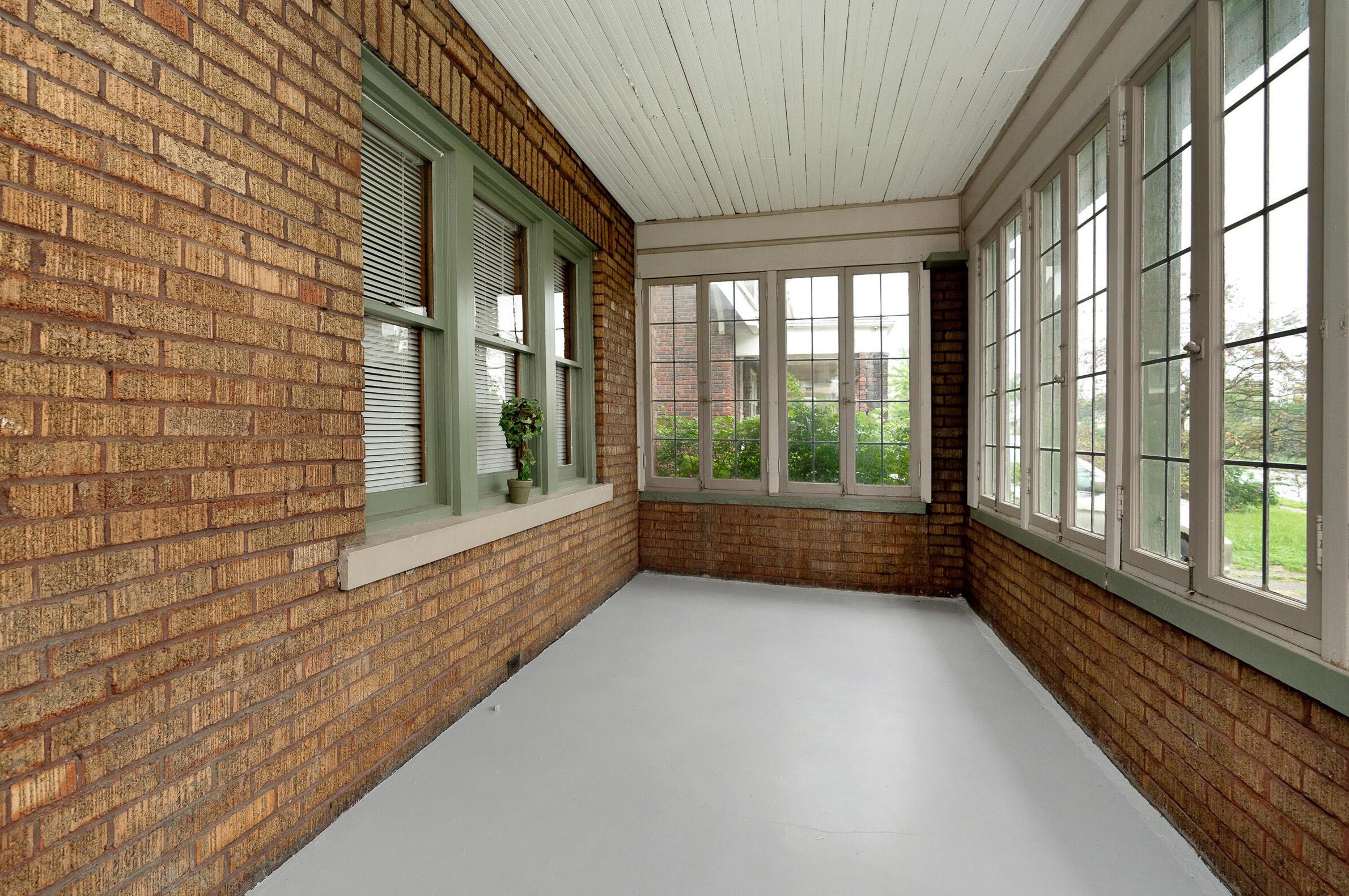 1823 Sullivant Ave, Columbus, OH 43223-1219
