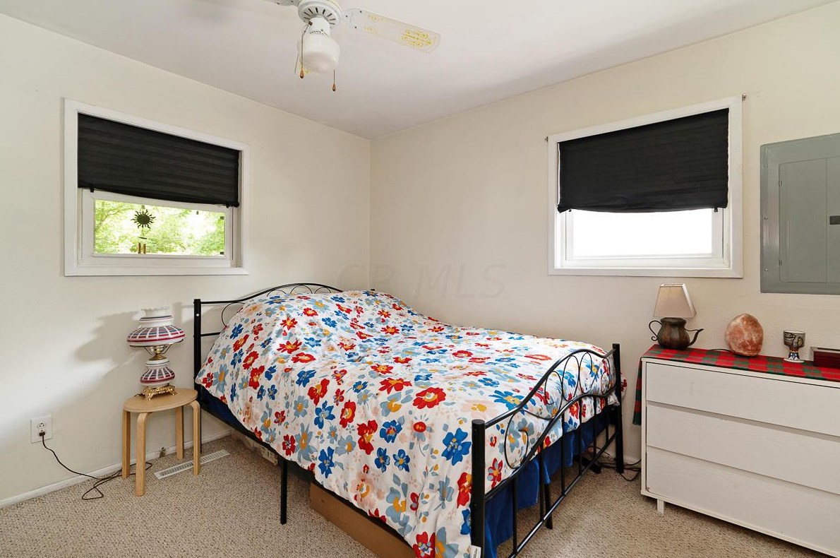 890 Strimple Ave, Columbus OH  43229-5038 exterior